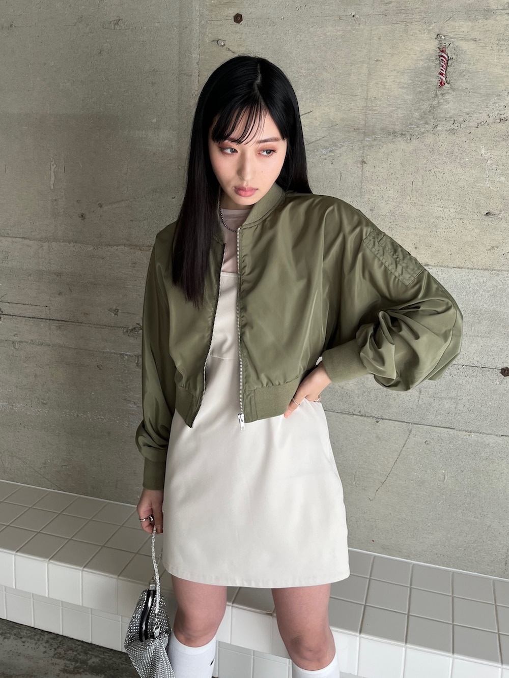 「春服デビュー宣言、レイヤードスタイル、シンプルコーデ、淡色コーデ、キャミワンピ、ストリート、プチプラ、春服みてみて、春コーデ、シアートップス、ワントーンコーデ、韓国ファッション、韓国ストリート、オールホワイト、ミニワンピ」|「EPIMI E'PIMMYのアシメディティールミニキャミワンピース(ワンピース、ホワイト系)」を使った、EPIMI ÉPIMMYさん(レディース・163cm)の春コーディネートの3枚目の写真