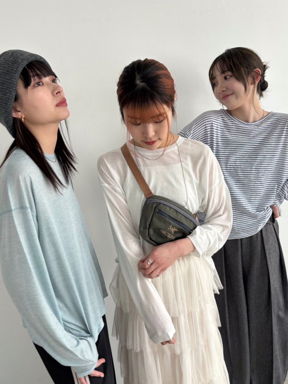 「似合うラボに行こう、ニット、淡色コーデ、春色、休日スタイル、スニーカー、ショルダーバッグ、デートコーデ、スポーツミックス、メガネ女子、春コーデ、プチプラ、ティアードスカート、トラックパンツ、シミラールック」|「EPIMI E'PIMMYのティアードラメチュールスカート(スカート、ホワイト系)」を使った、EPIMI ÉPIMMYさん(レディース・160cm)の冬コーディネートの5枚目の写真