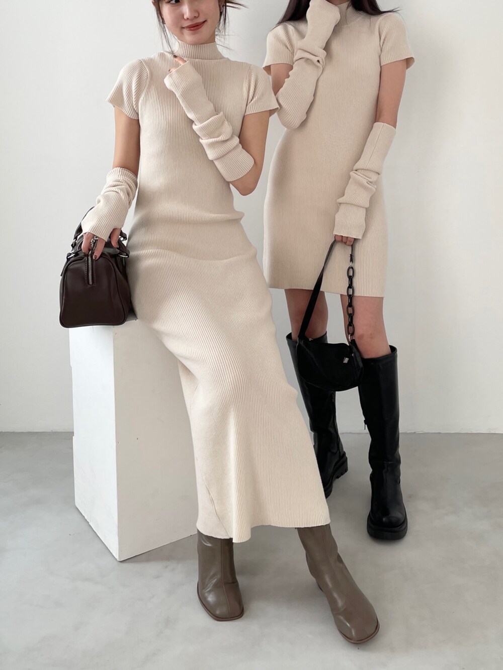 ホワイト系のワンピース、ブラック系のブーツ、その他のその他を着用したレディースの冬コーディネートの3枚目の写真