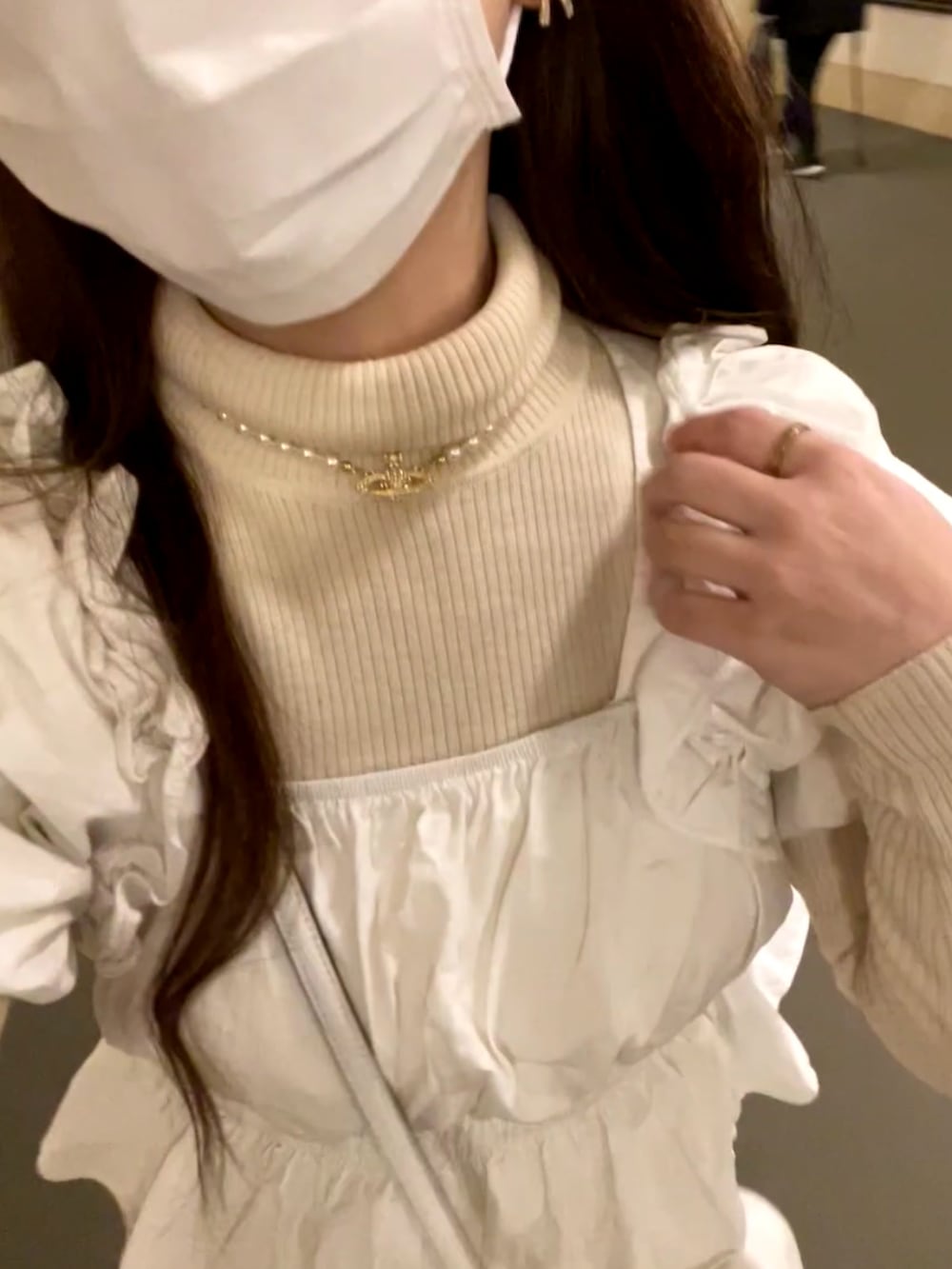 「休日コーデ、春服コーデ、おしゃれさんと繋がりたい、バレエシューズ、ニット、タートルネック、リブニット、ニットパンツ、ブラウス、スクエアネック(ネック)、レイヤードスタイル、レイヤード、カチューシャ、Vivienne Westwood、ガーリーコーデ」｜「MIRO AMURETTEのアイテム（バレエシューズ、レッド系）」を使った、𝘴𝘦𝘯𝘢さん（レディース・149cm）の春コーディネートの4枚目の写真