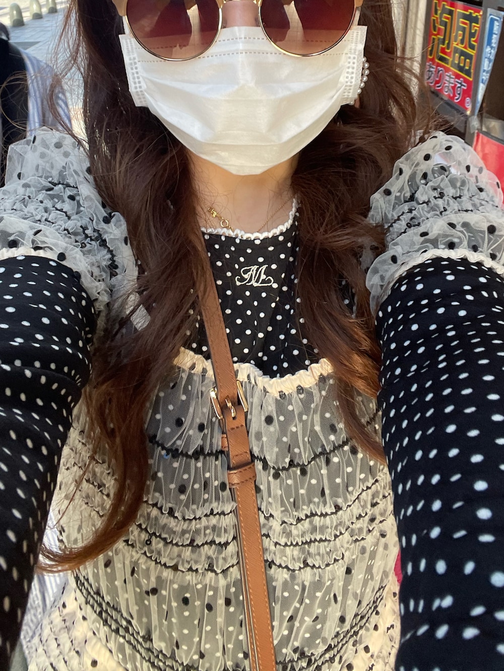 「秋服まるっと大公開、沖縄、旅行、旅行コーデ、キャスケット、モノトーン、モノトーンコーデ、白黒、オールインワン、サロペット、古着MIX、古着、古着コーデ、古着好きな人と繋がりたい、miroamurette」｜「VINTAGEのアイテム（オールインワン・サロペット、その他）」を使った、𝘴𝘦𝘯𝘢さん（レディース・149cm）の秋コーディネートの5枚目の写真