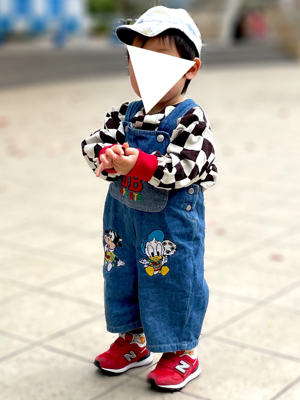 「休日スタイル、キッズコーデ、キャップ、男の子ベビー、むすこーで、オーバーオール、1歳、1歳半、1歳6ヶ月、１歳男の子、ベビーコーデ、ジェラート　ピケ(gelato pique)、used、ニューバランス、HOGAN RANCH WEAR」｜「gelato piqueのアイテム（キャップ、ホワイト系）」を使った、𝚖𝚒𝚣𝚞☻︎　  さん（キッズ・70cm）の春コーディネートの2枚目の写真