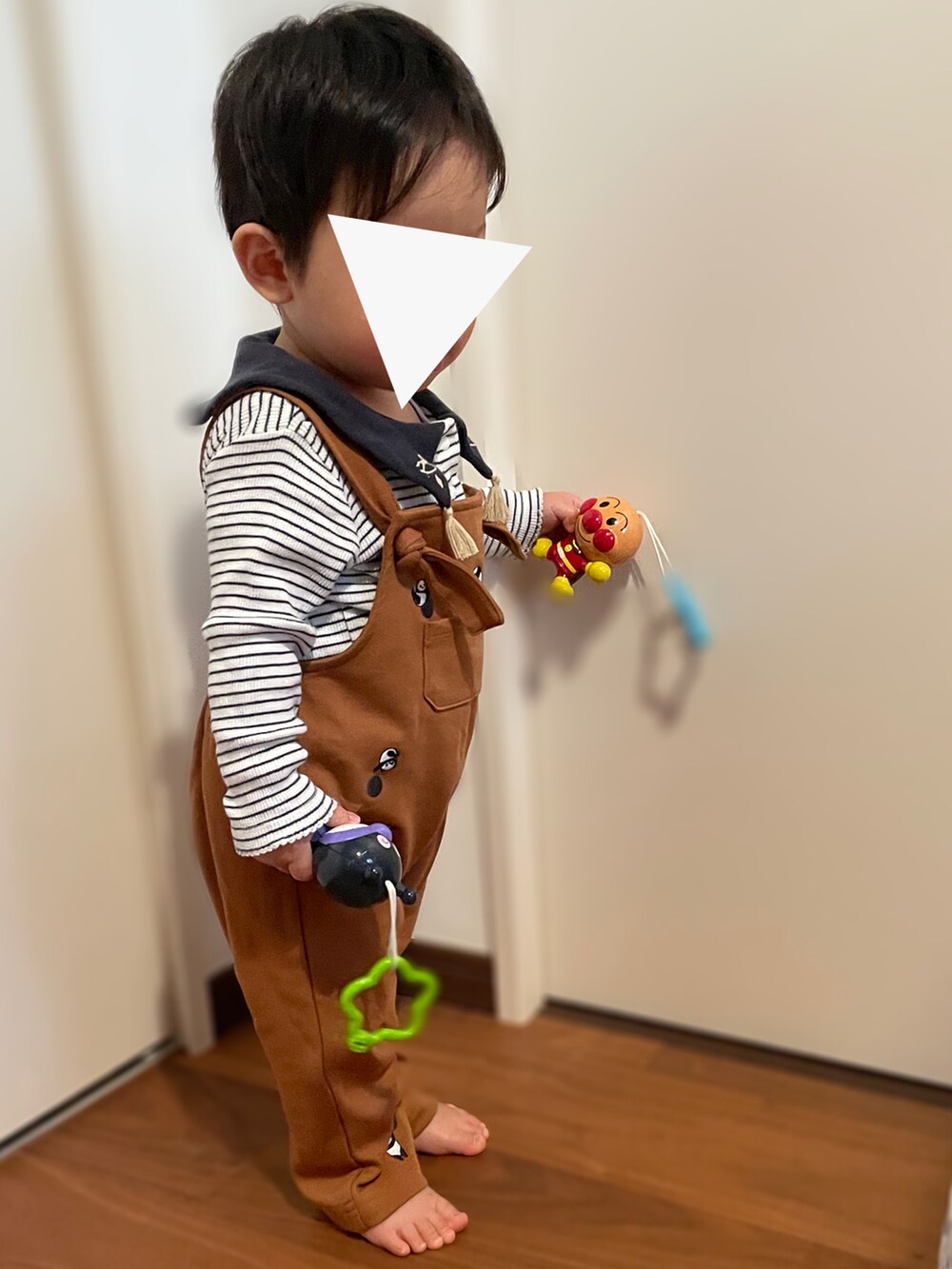 「男の子コーデ、キッズコーデ、ボーダー、むすこーで、1歳、1歳3ヶ月、１歳男の子、男の子ベビー、ベビーコーデ、サロペット、グラニフ、cottoli、バースデイ、パンダ、おとこのこ」｜「Design Tshirts Store graniphのアイテム（サロペット/オーバーオール、ブラウン系）」を使った、𝚖𝚒𝚣𝚞☻︎　  さん（キッズ・70cm）の冬コーディネートの3枚目の写真