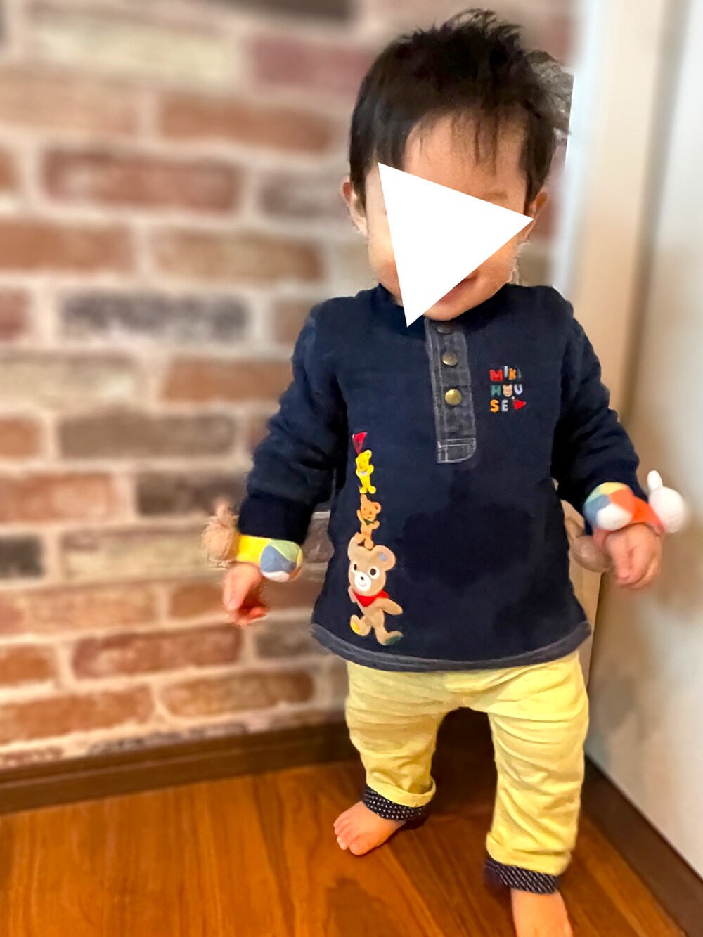 「キッズファッション、男の子コーデ、1歳2ヶ月、1歳、ベビーコーデ、男の子ベビー、ミキハウス、La Chiave、キムラタン、古着、used、イエローパンツ、むすこーで、mikihouse」｜「La Chiaveのアイテム（その他パンツ、イエロー系）」を使った、𝚖𝚒𝚣𝚞☻︎　  さん（キッズ・70cm）の秋コーディネートの2枚目の写真