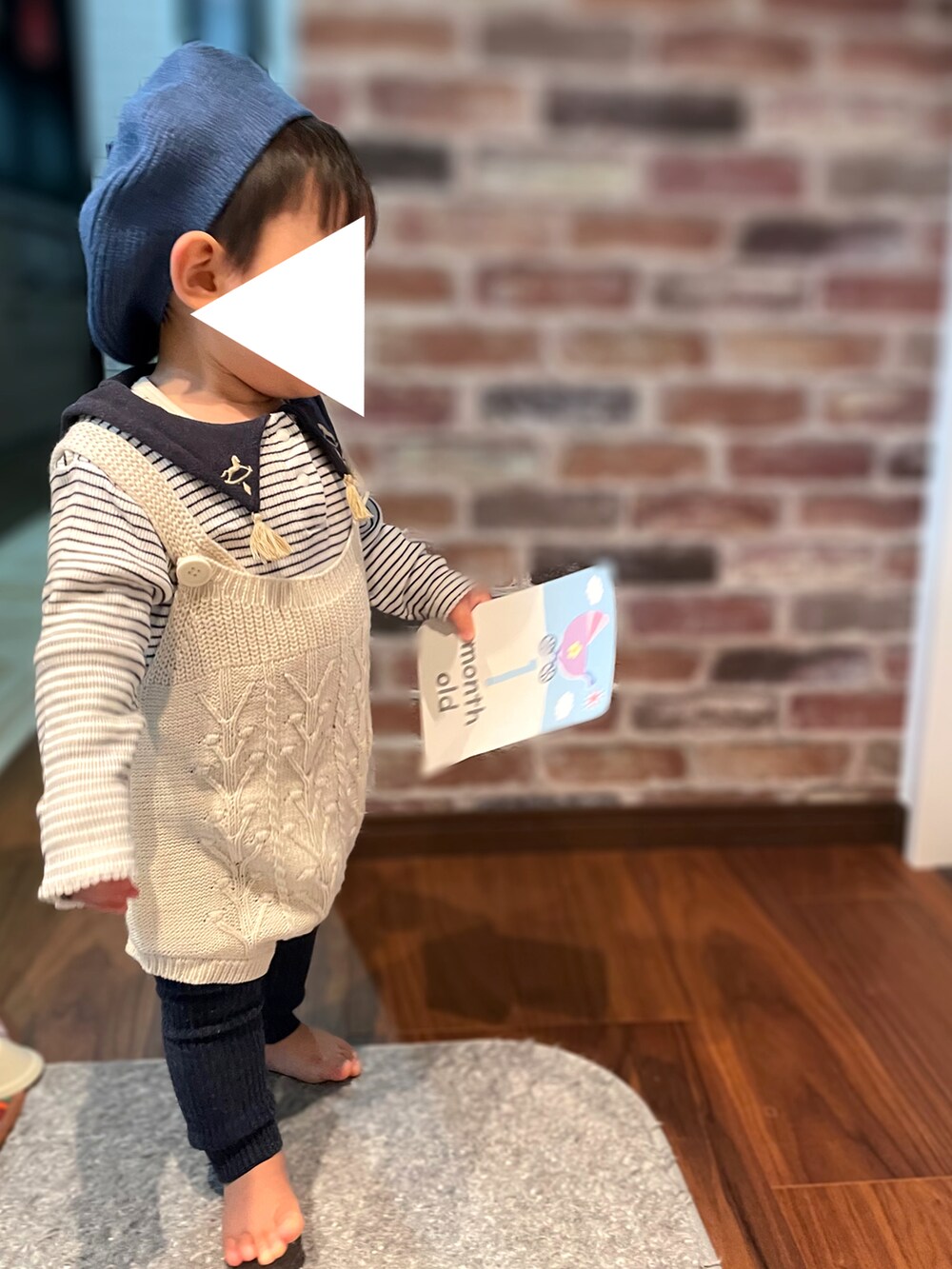 「男の子、韓国子供服、1歳、サロペット、赤ちゃんコーデ、ベビーファッション、むすこーで、1歳2ヶ月、男の子ベビー、ベビーコーデ、バースデイ、cottoli、ベレー帽、ニットベレー、ニットサロペット」｜「F.O.Online Storeのアイテム（レギンス/スパッツ、ブラック系）」を使った、𝚖𝚒𝚣𝚞☻︎　  さん（キッズ・70cm）の秋コーディネートの3枚目の写真