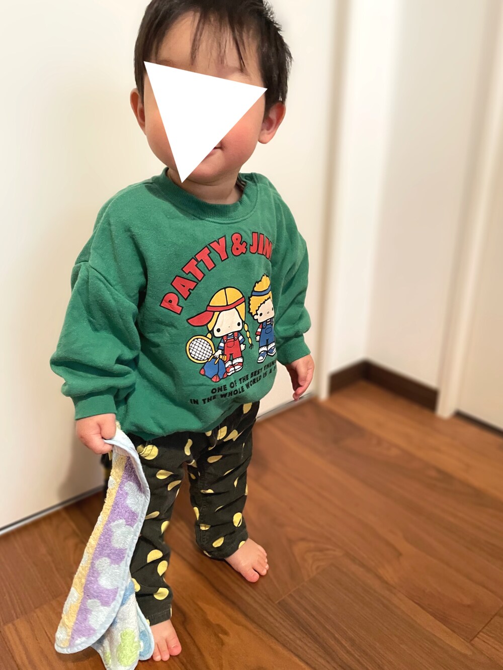 「キッズコーデ、男の子、ベビーコーデ、1歳、1歳3ヶ月、保育園コーデ、保育園、男の子ベビー、１歳男の子、ミキハウス、バースデイ、futafuta、パティーアンドジミー、ドットパンツ、スウェット」｜「MIKI HOUSEのアイテム（パンツ、ブラック系）」を使った、𝚖𝚒𝚣𝚞☻︎　  さん（キッズ・70cm）の冬コーディネートの2枚目の写真