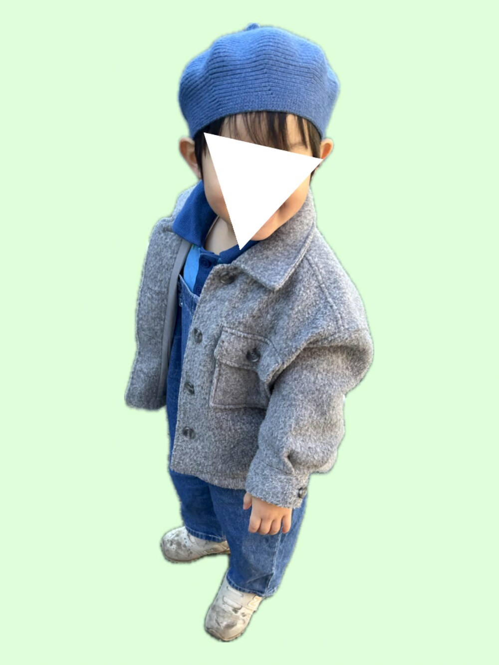 「休日スタイル、韓国子供服、お出かけコーデ、男の子、むすこーで、男の子コーデ、おとこのこ、サロペット、3歳、3歳4ヶ月、3歳男の子、ベレー帽、オーバーオール、グローバルワーク(GLOBAL WORK)、moimoln」|「moimolnのカメラハーフネックトップス(Tシャツ/カットソー、ブルー系)」を使った、𝚖𝚒𝚣𝚞☻︎ さん(キッズ・90cm)の冬コーディネートの2枚目の写真