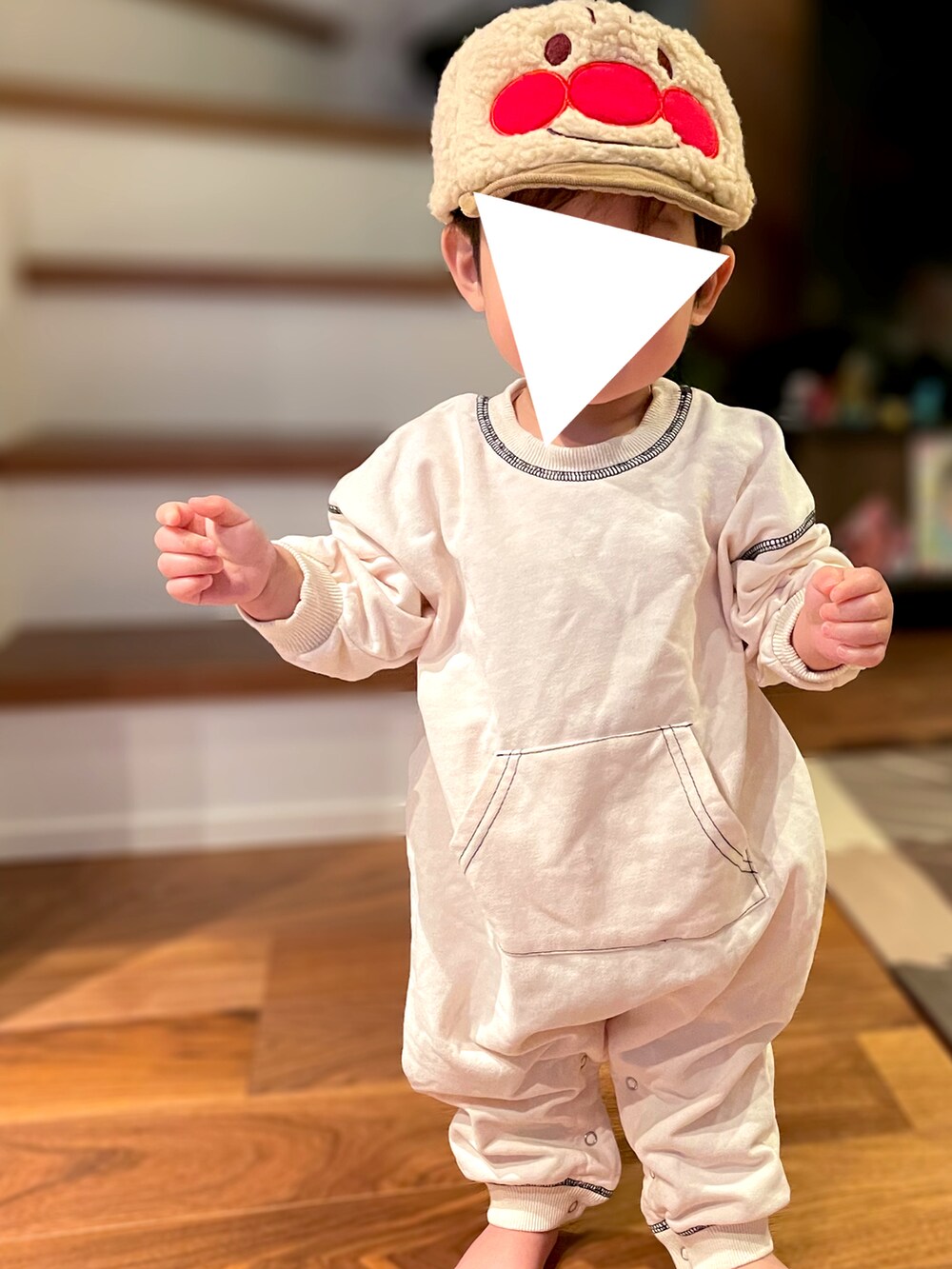 「ロンパース、オールインワン、カバーオール、アンパンマン、スウェット、1歳、1歳3ヶ月、オーバーサイズ、１歳男の子、キャップ、ベビーコーデ、男の子ベビー、むすこーで、韓国子供服、アンパンマンキッズコレクション」｜「ANPANMAN KIDS COLLECTIONのアンパンマンボアキャップ（キャップ、ベージュ系）」を使った、𝚖𝚒𝚣𝚞☻︎　  さん（キッズ・70cm）の冬コーディネートの3枚目の写真
