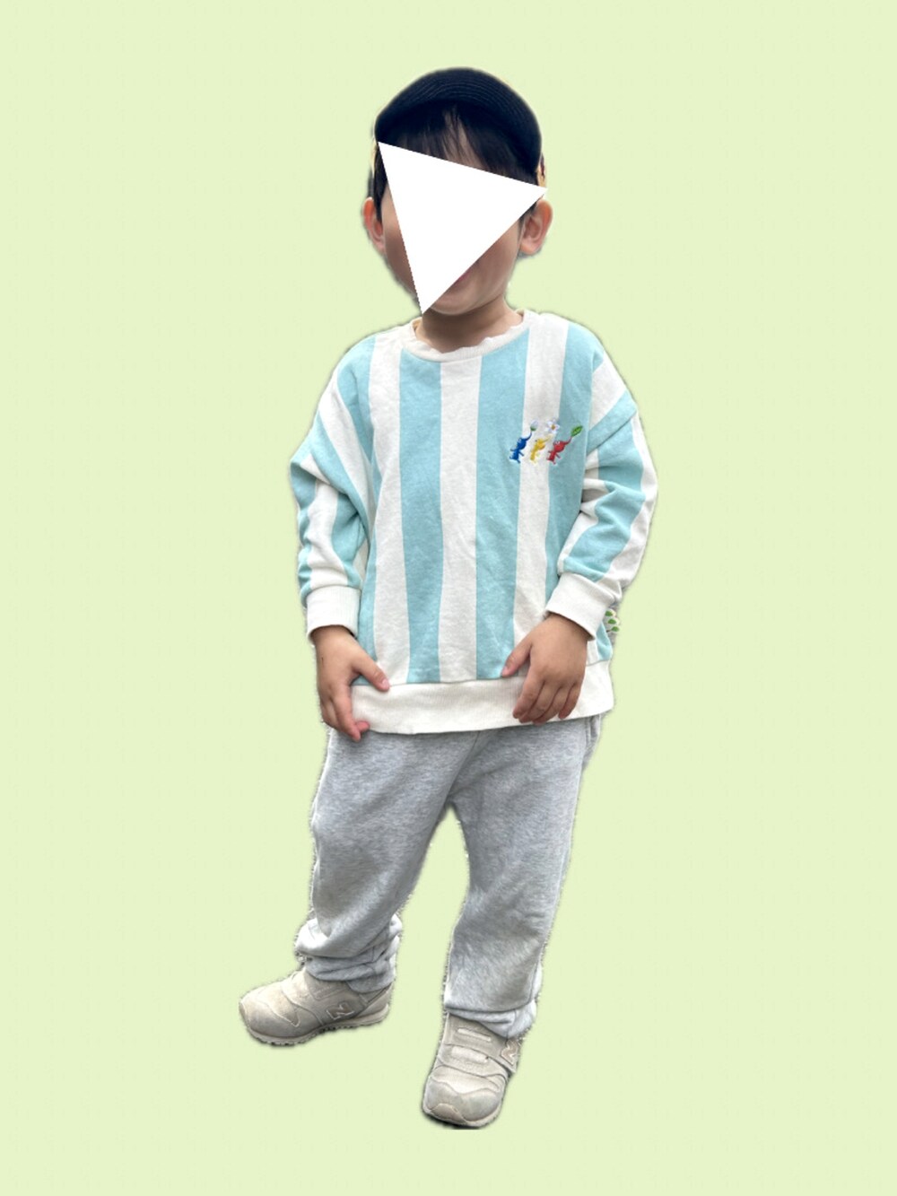 「キッズファッション、むすこーで、こどもコーデ、キッズ、男の子、キャップ、キッズコーデ、3歳、3歳男の子、3歳6ヶ月、ピクミン、BREEZE、スウェットパンツ、junk store、男の子コーデ」｜「BREEZEの【ピクミン】カラフルトレーナー（スウェット、ブルー系）」を使った、𝚖𝚒𝚣𝚞☻︎　  さん（キッズ・90cm）の春コーディネートの2枚目の写真