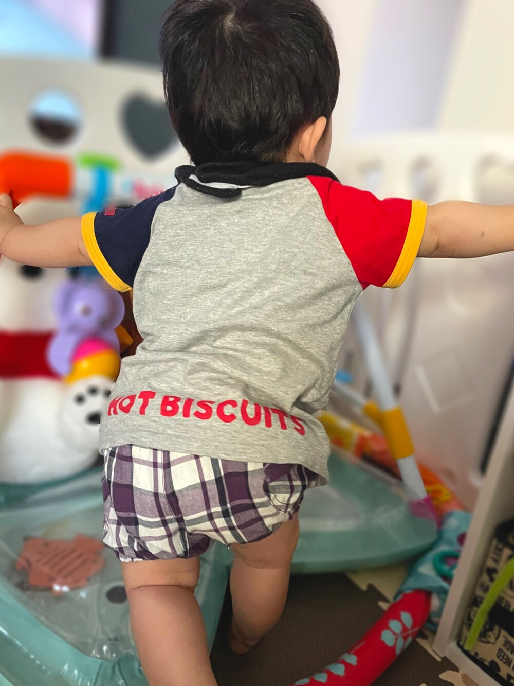「ショートパンツ、夏コーデ、キッズコーデ、夏、ホットビスケッツ、チェック、チェックパンツ、ベビーコーデ、生後10ヶ月、くまさん、保育園、保育園コーデ、Tシャツ、かぼちゃパンツ、男の子ベビー」｜「HOT BISCUITSのくまのお顔 半袖Ｔシャツ（Tシャツ/カットソー、その他）」を使った、𝚖𝚒𝚣𝚞☻︎　  さん（キッズ・70cm）の夏コーディネートの2枚目の写真