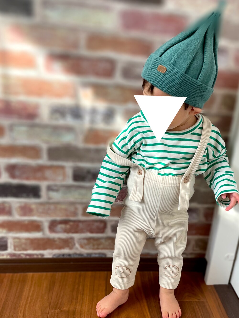 「男の子コーデ、ボーダー、むすこーで、1歳、おとこのこ、ベビーコーデ、おとこのこスタイル、むすこふく、1歳2ヶ月、トンガリ帽子、韓国子供服、男の子ベビー、サスペンダーレギンス、しまむら、kidsfashion」｜「しまむらのアイテム（レギンス/スパッツ、ホワイト系）」を使った、𝚖𝚒𝚣𝚞☻︎　  さん（キッズ・70cm）の秋コーディネートの2枚目の写真