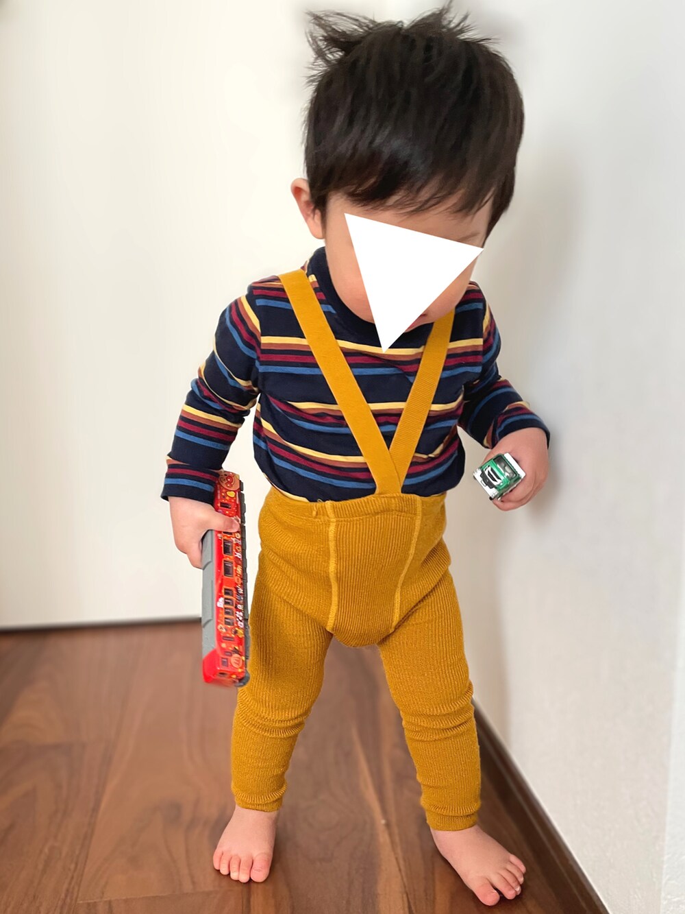「おさんぽコーデ、韓国子供服、休日スタイル、キッズコーデ、1歳、1歳5ヶ月、１歳男の子、男の子ベビー、ベビーコーデ、サスペンダーレギンス、カーディガン、shein、condor、GAP、ベレー帽」｜「condorのアイテム（レギンス/スパッツ、イエロー系）」を使った、𝚖𝚒𝚣𝚞☻︎　  さん（キッズ・70cm）の冬コーディネートの4枚目の写真