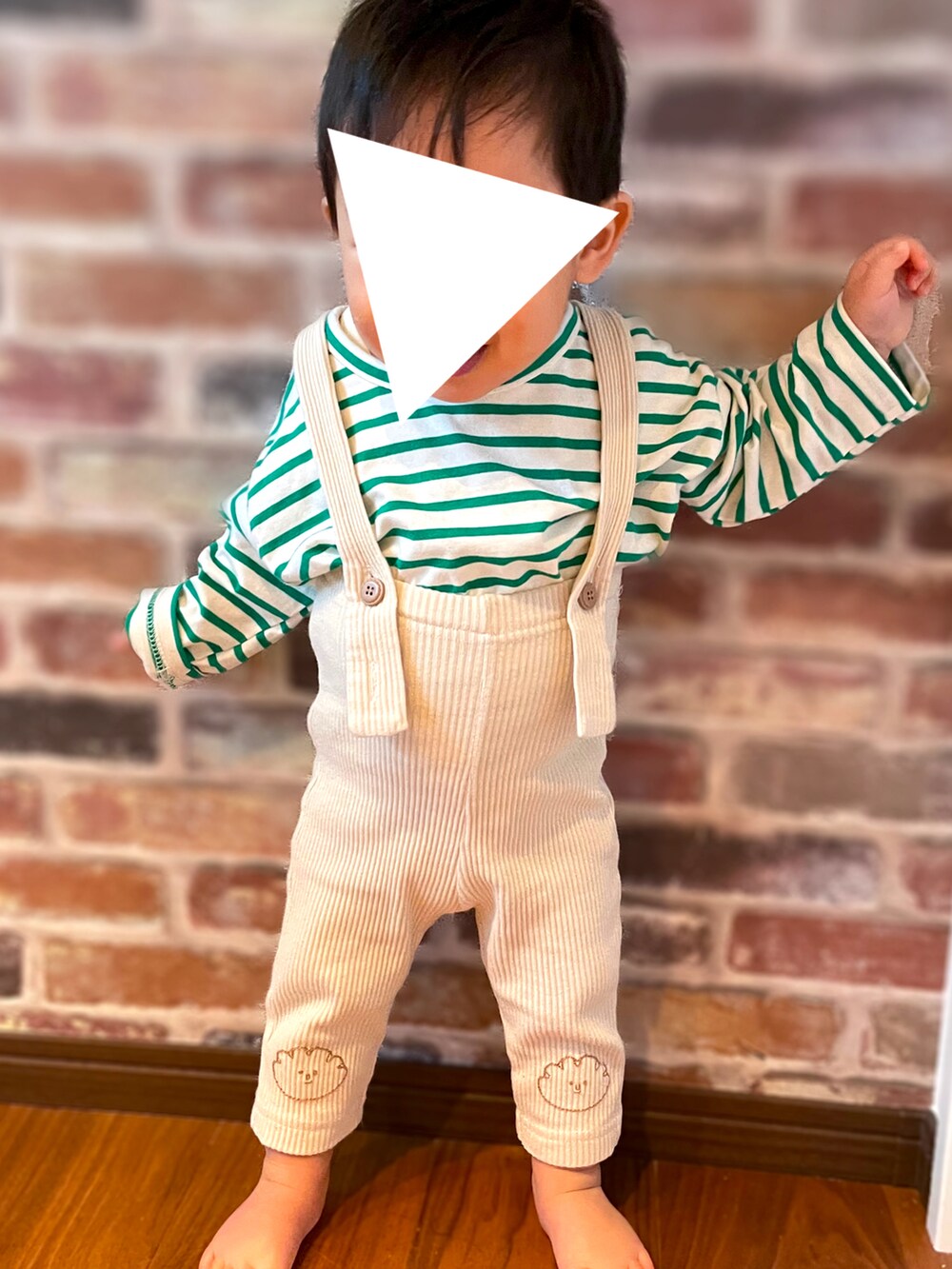 「男の子コーデ、ボーダー、むすこーで、1歳、おとこのこ、ベビーコーデ、おとこのこスタイル、むすこふく、1歳2ヶ月、トンガリ帽子、韓国子供服、男の子ベビー、サスペンダーレギンス、しまむら、kidsfashion」｜「しまむらのアイテム（レギンス/スパッツ、ホワイト系）」を使った、𝚖𝚒𝚣𝚞☻︎　  さん（キッズ・70cm）の秋コーディネートの5枚目の写真