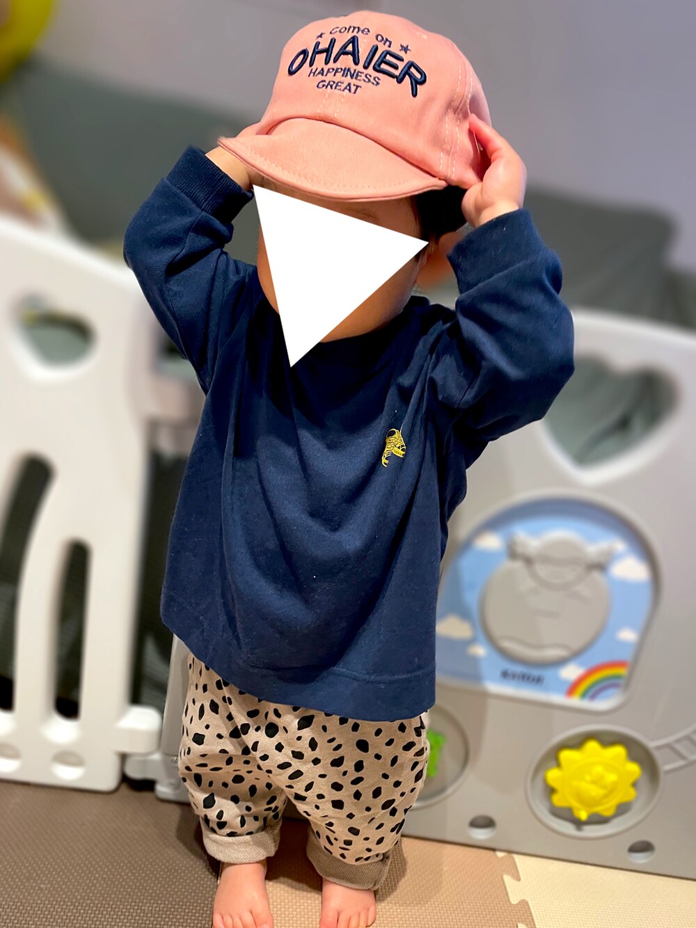 「男の子コーデ、おとこのこ、1歳、1歳2ヶ月、保育園コーデ、保育園、男の子ベビー、ベビーコーデ、ブランシェス、デビロック、韓国子供服、ピンクキャップ、キャップ、バックプリント、赤ちゃんコーデ」｜「BRANSHESの【bコレ】グラフィック長袖Tシャツ（Tシャツ/カットソー、ブルー系）」を使った、𝚖𝚒𝚣𝚞☻︎　  さん（キッズ・70cm）の秋コーディネートの2枚目の写真