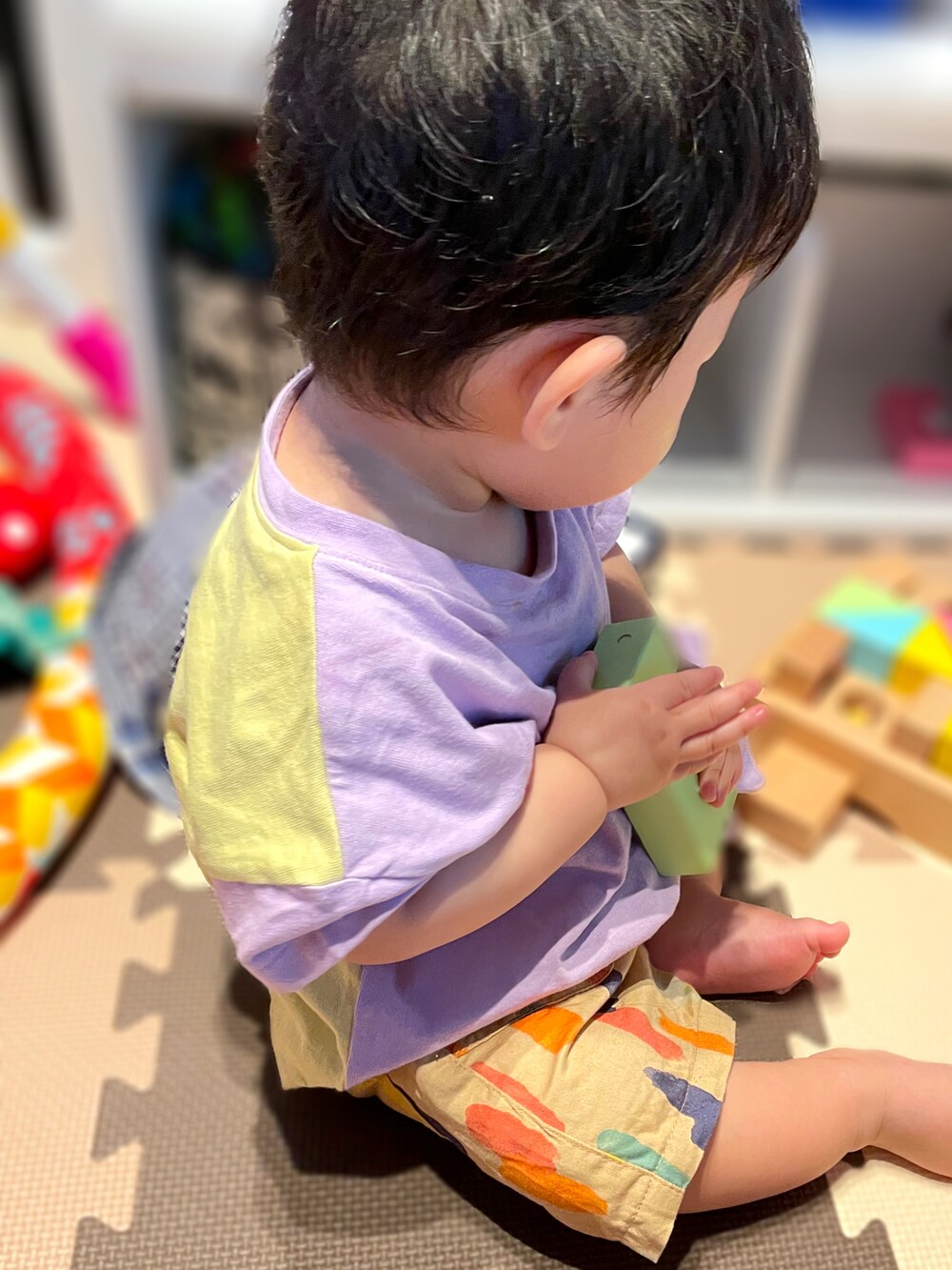 「夏コーデ、ゆるコーデ、ハーフパンツ、男の子コーデ、夏、おとこのこーで、男の子ベビー、生後10ヶ月、保育園、保育園コーデ、GU、シナぷしゅコラボコーデ、シナぷしゅ、Tシャツ、ベビーコーデ」｜「GUのアイテム（Tシャツ/カットソー、パープル系）」を使った、𝚖𝚒𝚣𝚞☻︎　  さん（キッズ・70cm）の夏コーディネートの2枚目の写真