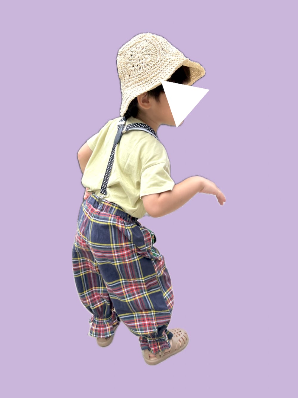 「夏ルックで気分アップ、夏コーデ、キッズコーデ、休日スタイル、Tシャツ、キッズファッション、男の子、3歳、3歳男の子、3歳10ヶ月、プティマイン、マーキーズ、むぎわら帽子、サスペンダー、チェックパンツ」｜「petit mainの【接触冷感】DOGTシャツ（Tシャツ/カットソー、グリーン系）」を使った、𝚖𝚒𝚣𝚞☻︎　  さん（キッズ・90cm）の夏コーディネートの3枚目の写真
