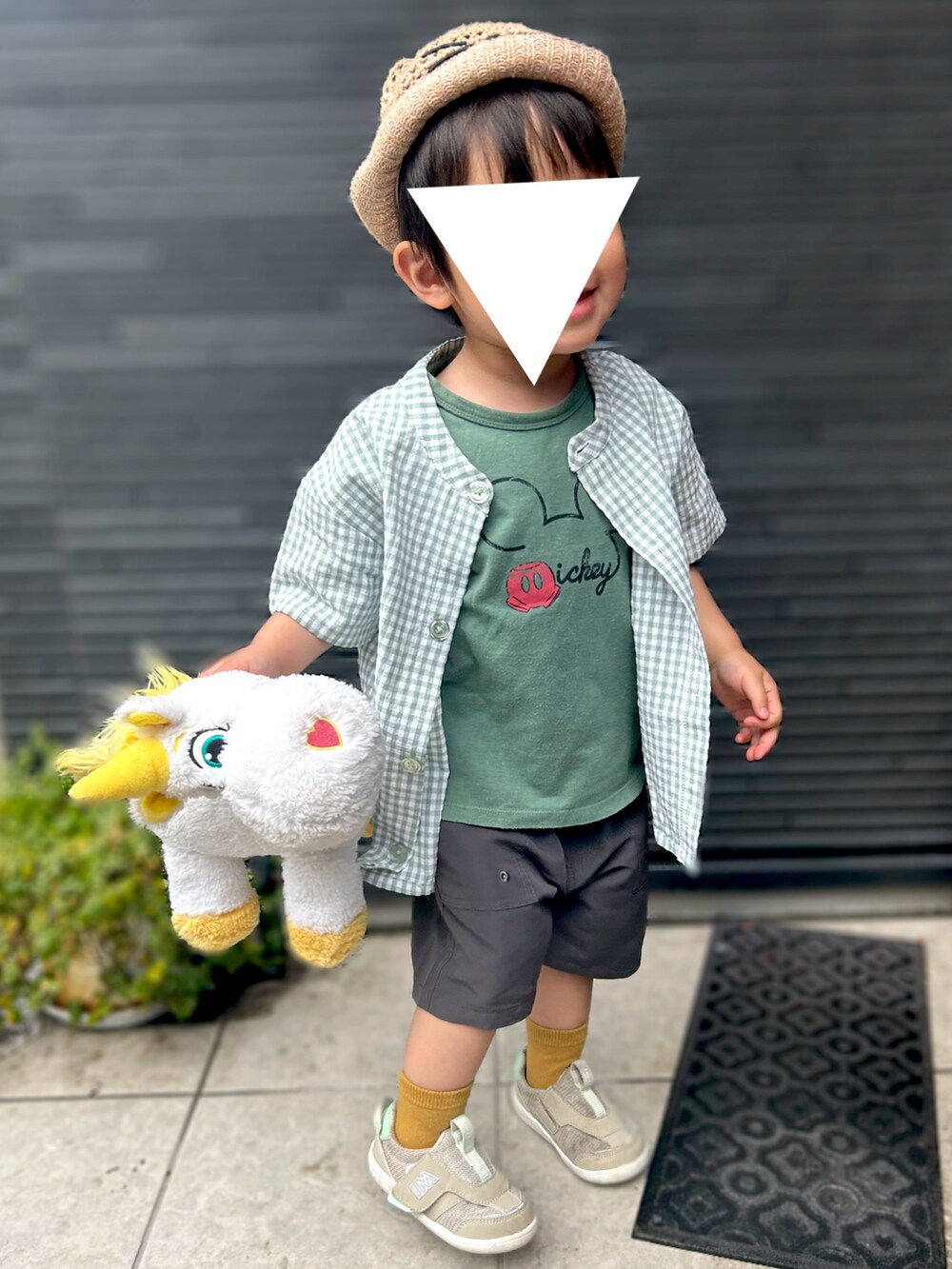 「男の子コーデ、ハーフパンツ、キッズファッション、着回しコーデ、Tシャツ、子供服、男の子、2歳、2歳8ヶ月、2歳男の子、シューラルー(SHOO・LA・RUE)、おさがり、shein、シャツスタイル、むぎわら帽子」｜「SHEINのアイテム（ハット、ベージュ系）」を使った、𝚖𝚒𝚣𝚞☻︎　  さん（キッズ・80cm）の春コーディネートの2枚目の写真