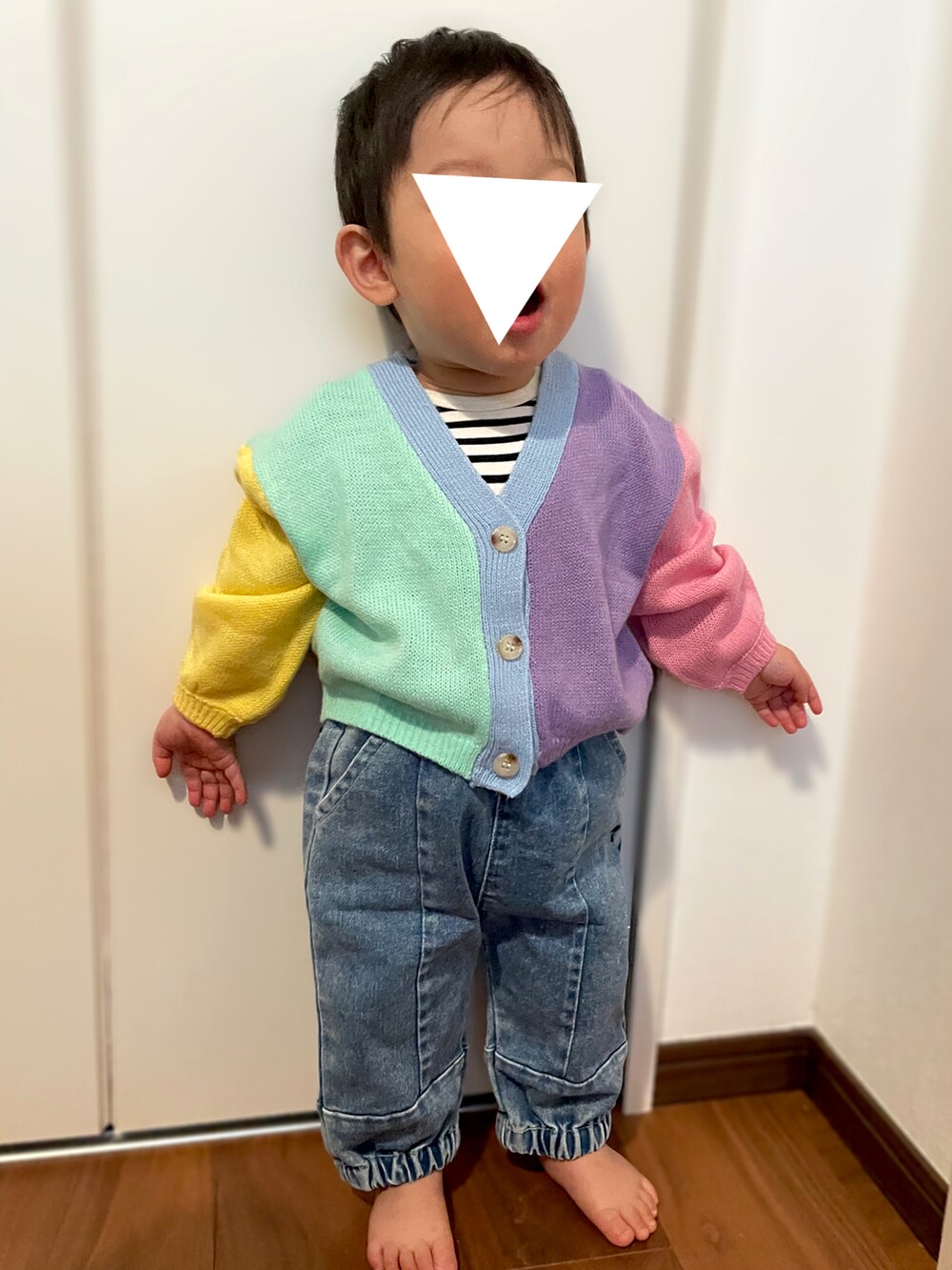 「キッズファッション、むすこーで、おとこのこ、カーディガン、春色、1歳、1歳5ヶ月、１歳男の子、男の子ベビー、ベビーコーデ、shein、カラフル、moimoln、petit main、海外子供服」｜「moimolnのアウル刺繍デニムパンツ（デニムパンツ、ブルー系）」を使った、𝚖𝚒𝚣𝚞☻︎　  さん（キッズ・70cm）の冬コーディネートの2枚目の写真