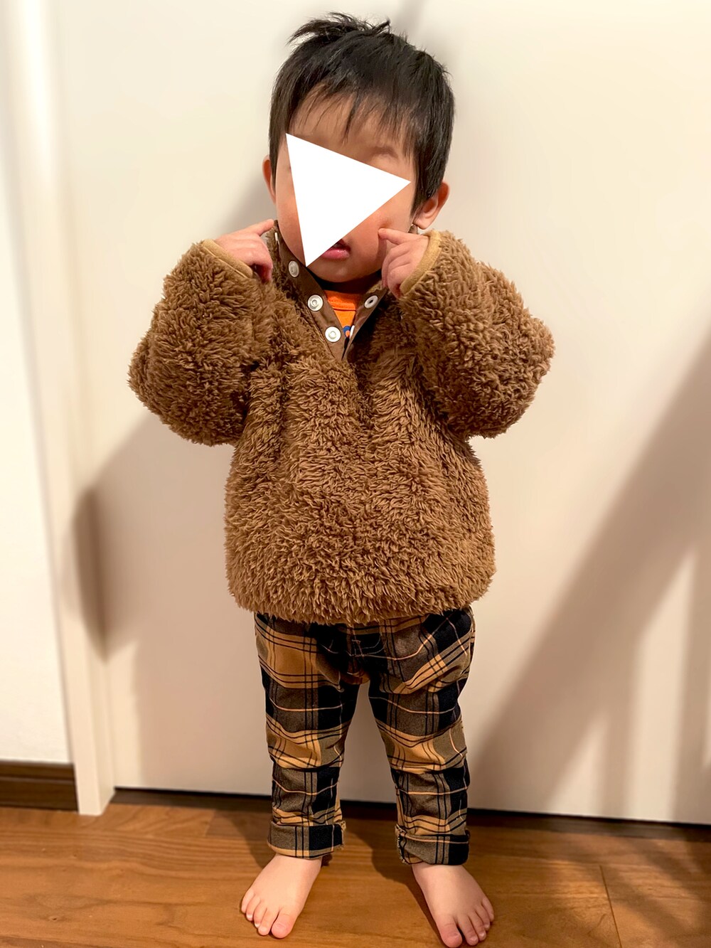 「キッズコーデ、男の子ファッション、男の子コーデ、男の子、1歳、1歳5ヶ月、１歳男の子、男の子ベビー、ベビーコーデ、チェックパンツ、big field、BREEZE、ホットビスケッツ、ボア、福袋」｜「BREEZEのらくらくスキニーパンツ（その他パンツ、イエロー系）」を使った、𝚖𝚒𝚣𝚞☻︎　  さん（キッズ・70cm）の冬コーディネートの2枚目の写真