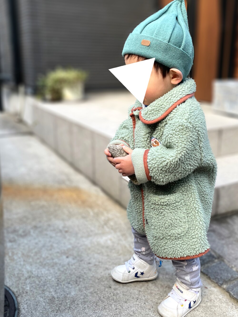 「むすこーで、バースデイ、冬のコーデ、1歳、1歳4ヶ月、１歳男の子、男の子ベビー、ベビーコーデ、トンガリ帽子、韓国子供服、cottoli、コンバース、よちよち歩き、ボアジャケット、レギンス」｜「CLOUDY, FINE LATERのメレンゲニット帽（ニットキャップ/ビーニー、グリーン系）」を使った、𝚖𝚒𝚣𝚞☻︎　  さん（キッズ・70cm）の冬コーディネートの2枚目の写真