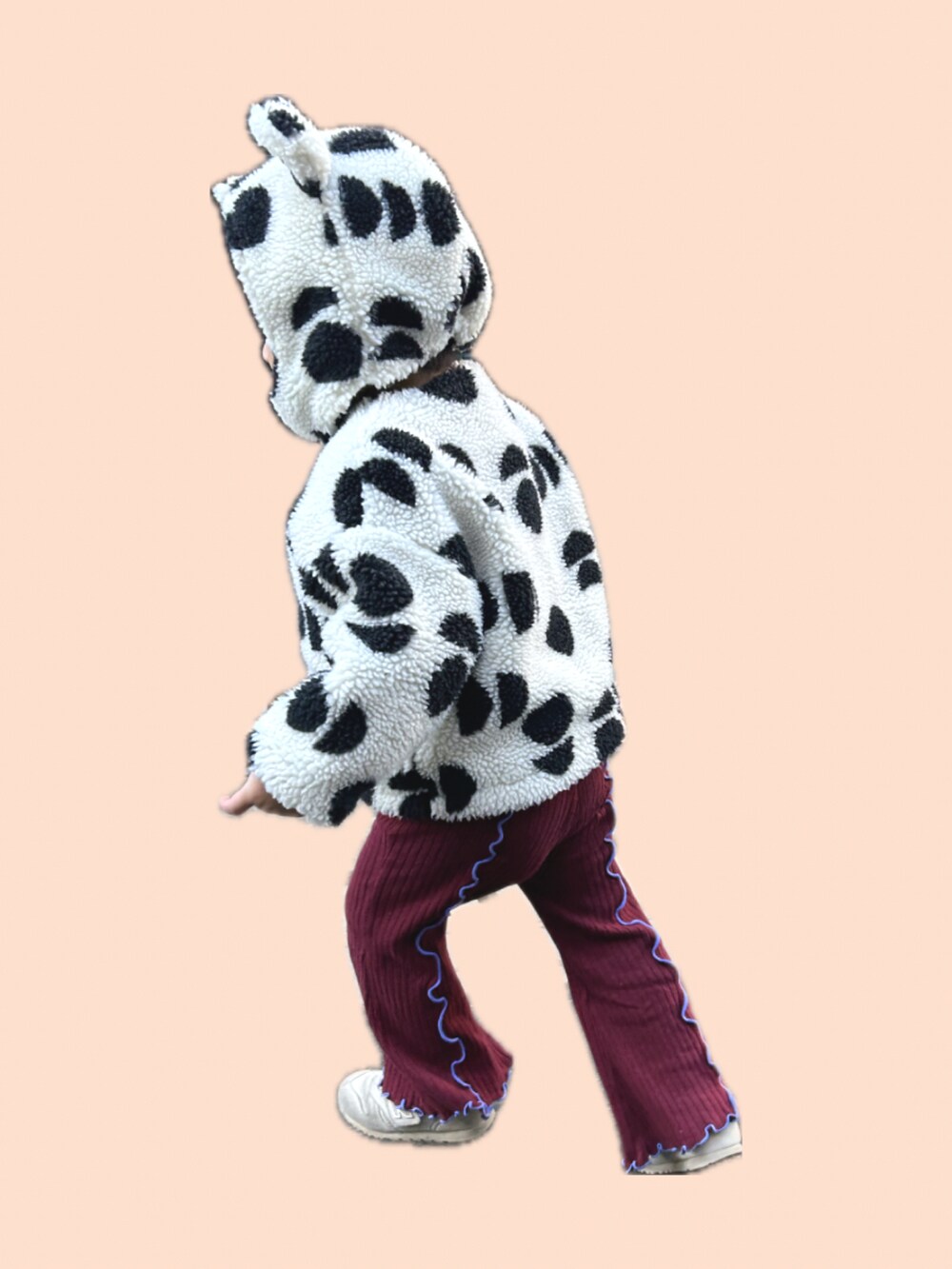 「キッズファッション、男の子、男の子コーデ、3歳、3歳5ヶ月、3歳男の子、マーキーズ(MARKEY'S)、フレアパンツ、メロウレギンス、CALMIA、HOGAN RANCH WEAR、ボアジャケット、耳付き帽子、保育園コーデ、保育園」｜「CALMIAの裏起毛テレコフレアーパンツ（その他パンツ、レッド系）」を使った、𝚖𝚒𝚣𝚞☻︎　  さん（キッズ・90cm）の冬コーディネートの3枚目の写真