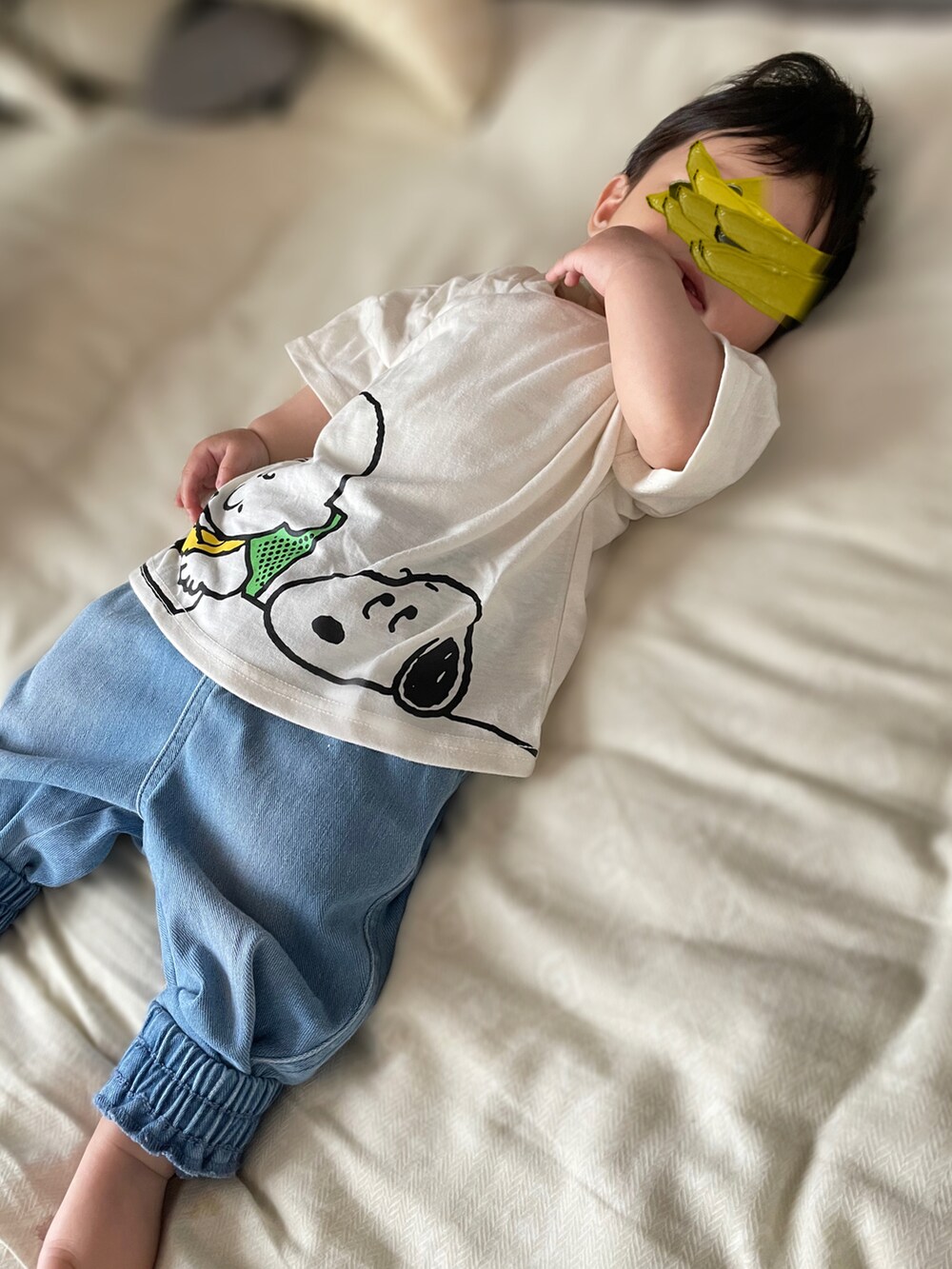 「ベビーコーデ、生後８ヶ月、おとこのこーで、保育園コーデ、ピーナッツ(PEANUTS)」｜「西松屋のアイテム（Tシャツ/カットソー、ホワイト系）」を使った、𝚖𝚒𝚣𝚞☻︎　  さん（キッズ・70cm）の春コーディネートの2枚目の写真