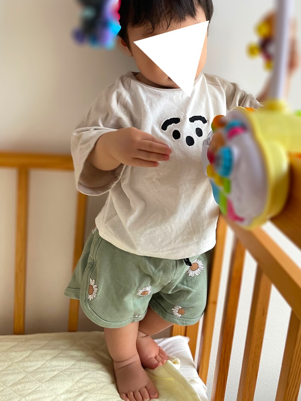「夏コーデ、夏だ！Tシャツ着よう！、Tシャツ、ハーフパンツ、０歳、生後11ヶ月、ベビーコーデ、男の子ベビー、シナぷしゅコラボコーデ、しまむら、PUPPAPUPO、保育園、保育園コーデ、花柄男子、おとこのこーで」｜「しまむらのアイテム（Tシャツ/カットソー、ホワイト系）」を使った、𝚖𝚒𝚣𝚞☻︎　  さん（キッズ・70cm）の夏コーディネートの2枚目の写真
