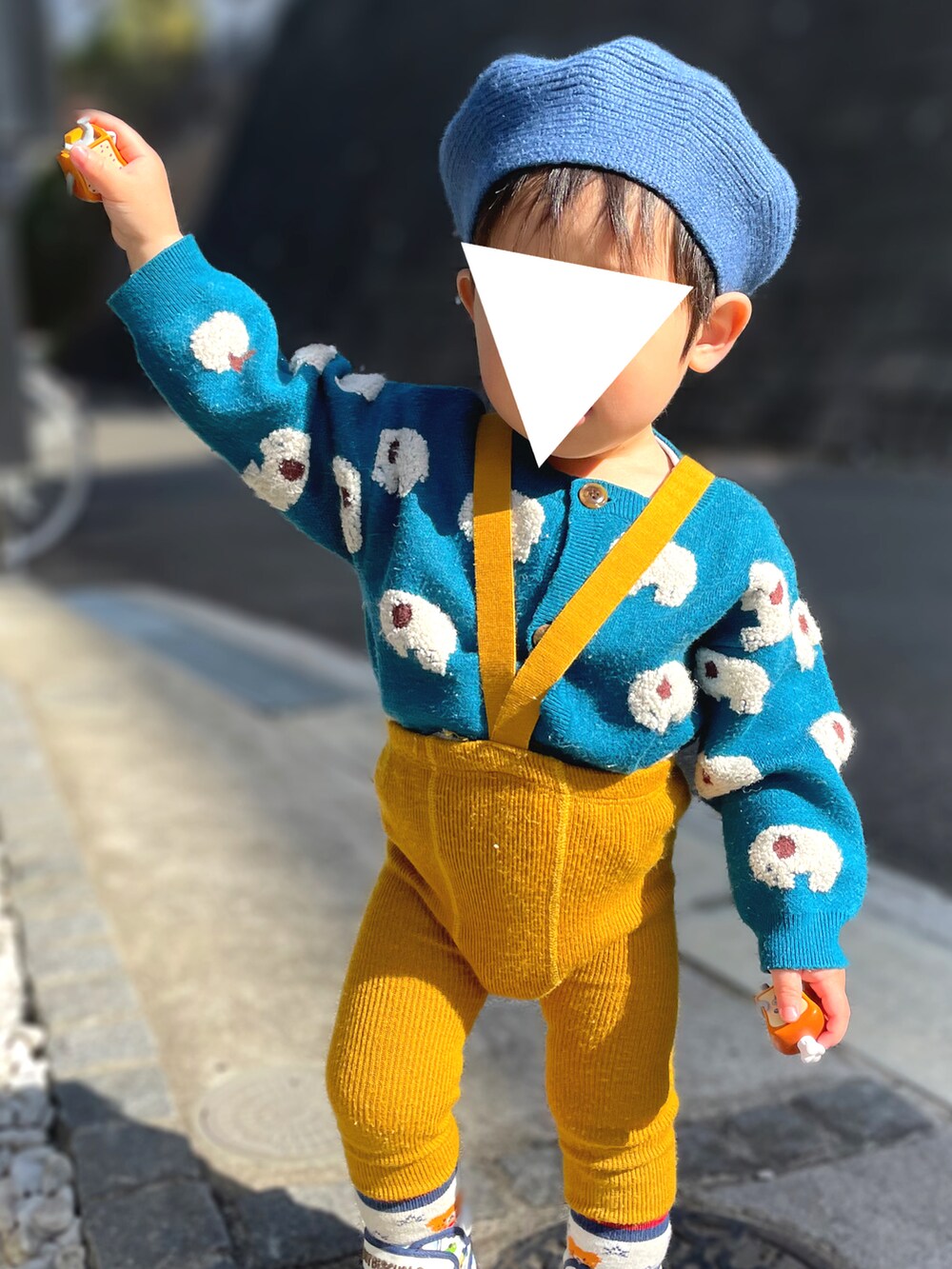 「韓国子供服、休日スタイル、むすこーで、赤ちゃんコーデ、1歳、1歳6ヶ月、1歳半、１歳男の子、男の子ベビー、ベビーコーデ、BREEZE、ベレー帽、サスペンダーレギンス、レギンス、ホットビスケッツ」｜「韓国子供服のアイテム（ハンチング/ベレー帽、ブルー系）」を使った、𝚖𝚒𝚣𝚞☻︎　  さん（キッズ・70cm）の春コーディネートの2枚目の写真