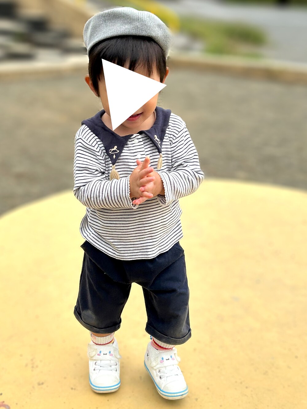 「スニーカー、秋服まるっと大公開、むすこーで、キッズファッション、男の子、2歳、２歳1ヶ月、2歳男の子、バースデイ、ベレー帽、moimoln、シナモロール、コンバース、サンリオ、ampersand」｜「Ampersandの/サーモベレー（ハンチング/ベレー帽、グレー系）」を使った、𝚖𝚒𝚣𝚞☻︎　  さん（キッズ・80cm）の秋コーディネートの2枚目の写真