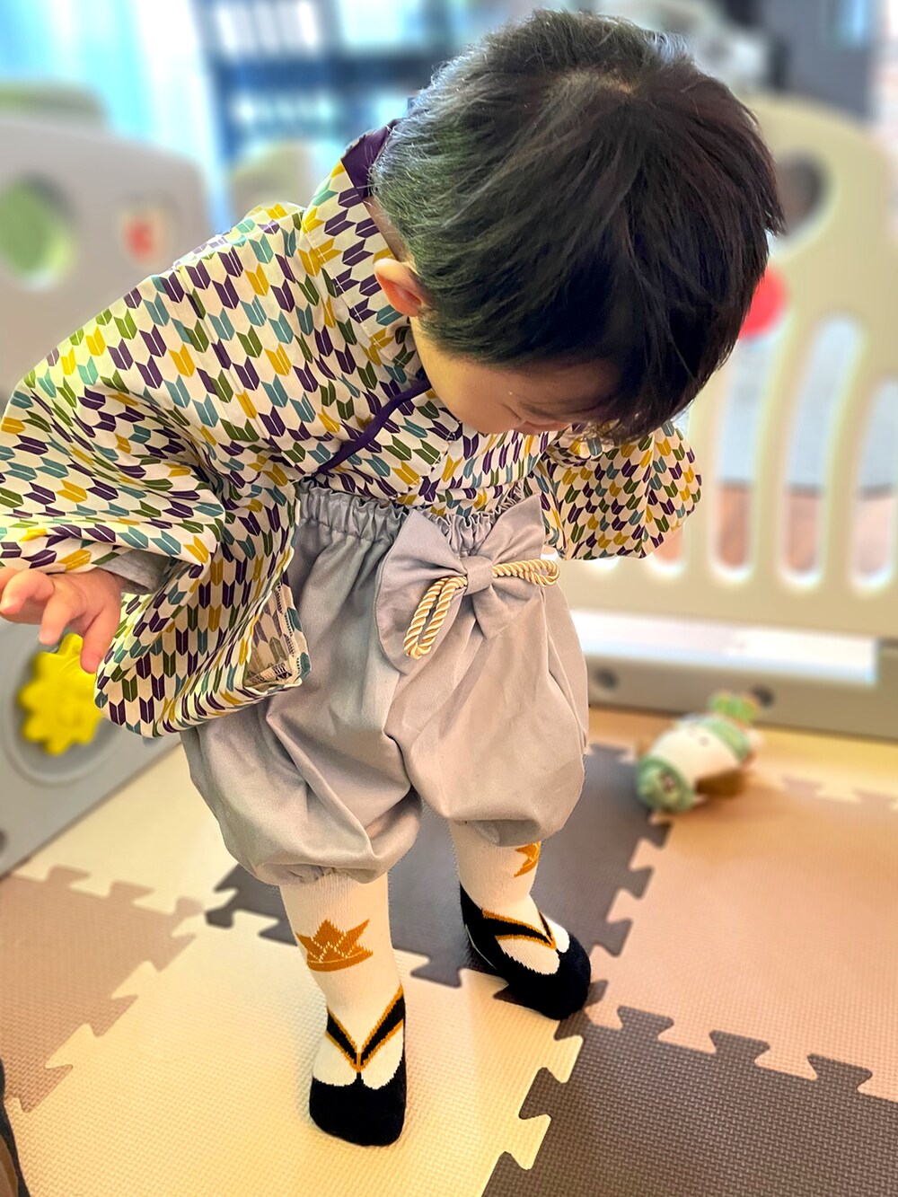 「ベビー袴、袴、正月コーデ、男の子ベビー、ベビーコーデ、おとこのこ、Hello赤ちゃん、1歳、１歳男の子、1歳4ヶ月、袴コーデ」｜「Hello赤ちゃんのアイテム（着物、その他）」を使った、𝚖𝚒𝚣𝚞☻︎　  さん（キッズ・70cm）の冬コーディネートの4枚目の写真