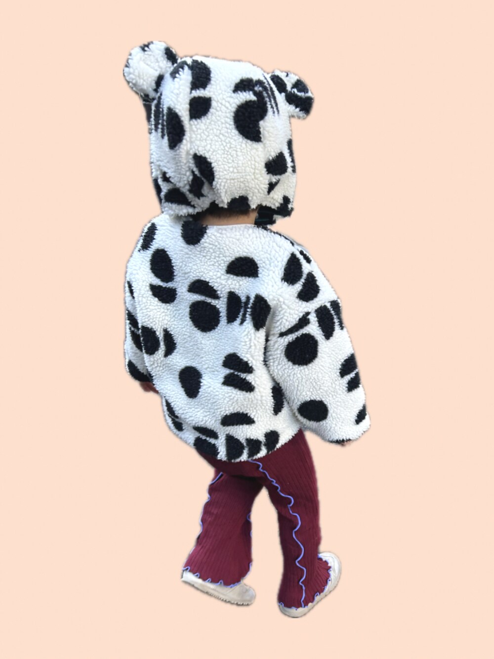 「キッズファッション、男の子、男の子コーデ、3歳、3歳5ヶ月、3歳男の子、マーキーズ(MARKEY'S)、フレアパンツ、メロウレギンス、CALMIA、HOGAN RANCH WEAR、ボアジャケット、耳付き帽子、保育園コーデ、保育園」｜「CALMIAの裏起毛テレコフレアーパンツ（その他パンツ、レッド系）」を使った、𝚖𝚒𝚣𝚞☻︎　  さん（キッズ・90cm）の冬コーディネートの2枚目の写真