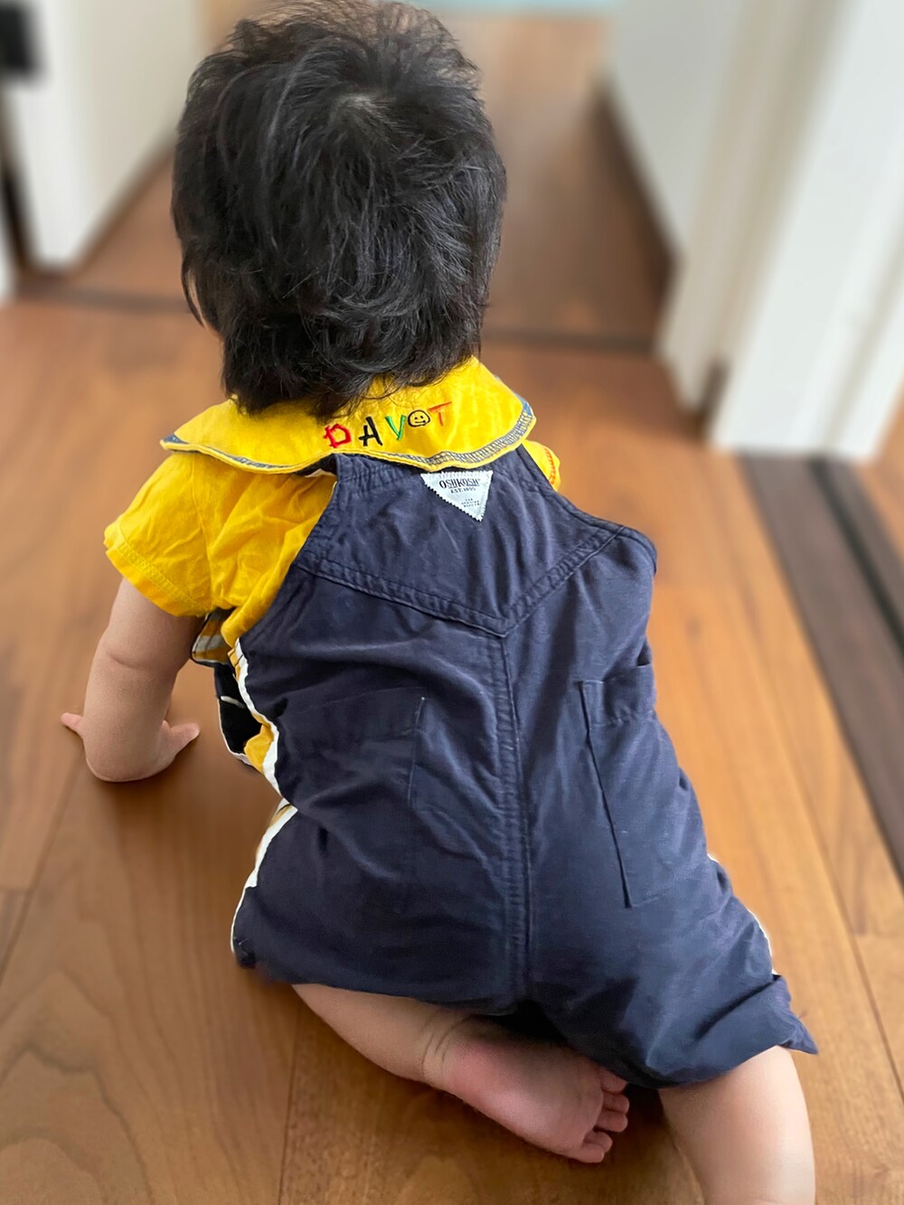 「生後9ヶ月、オーバーオール、ベビーコーデ、おとこのこ、男の子ベビー、OSHKOSH、イエロー、原色、used」｜「OSHKOSHのアイテム（サロペット/オーバーオール、ブルー系）」を使った、𝚖𝚒𝚣𝚞☻︎　  さん（キッズ・70cm）の夏コーディネートの2枚目の写真