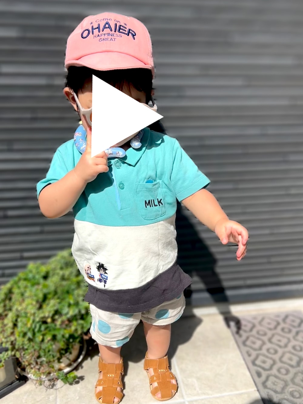 「アツいコーデ全部見せ、夏コーデ、むすこーで、男の子、キッズコーデ、むすこふく、おとこのこ、サングラス、サンダル、1歳、1歳11ヶ月、１歳男の子、グラニフ、ポロシャツ、BREEZE」｜「韓国子供服のアイテム（キャップ、ピンク系）」を使った、𝚖𝚒𝚣𝚞☻︎　  さん（キッズ・80cm）の夏コーディネートの2枚目の写真