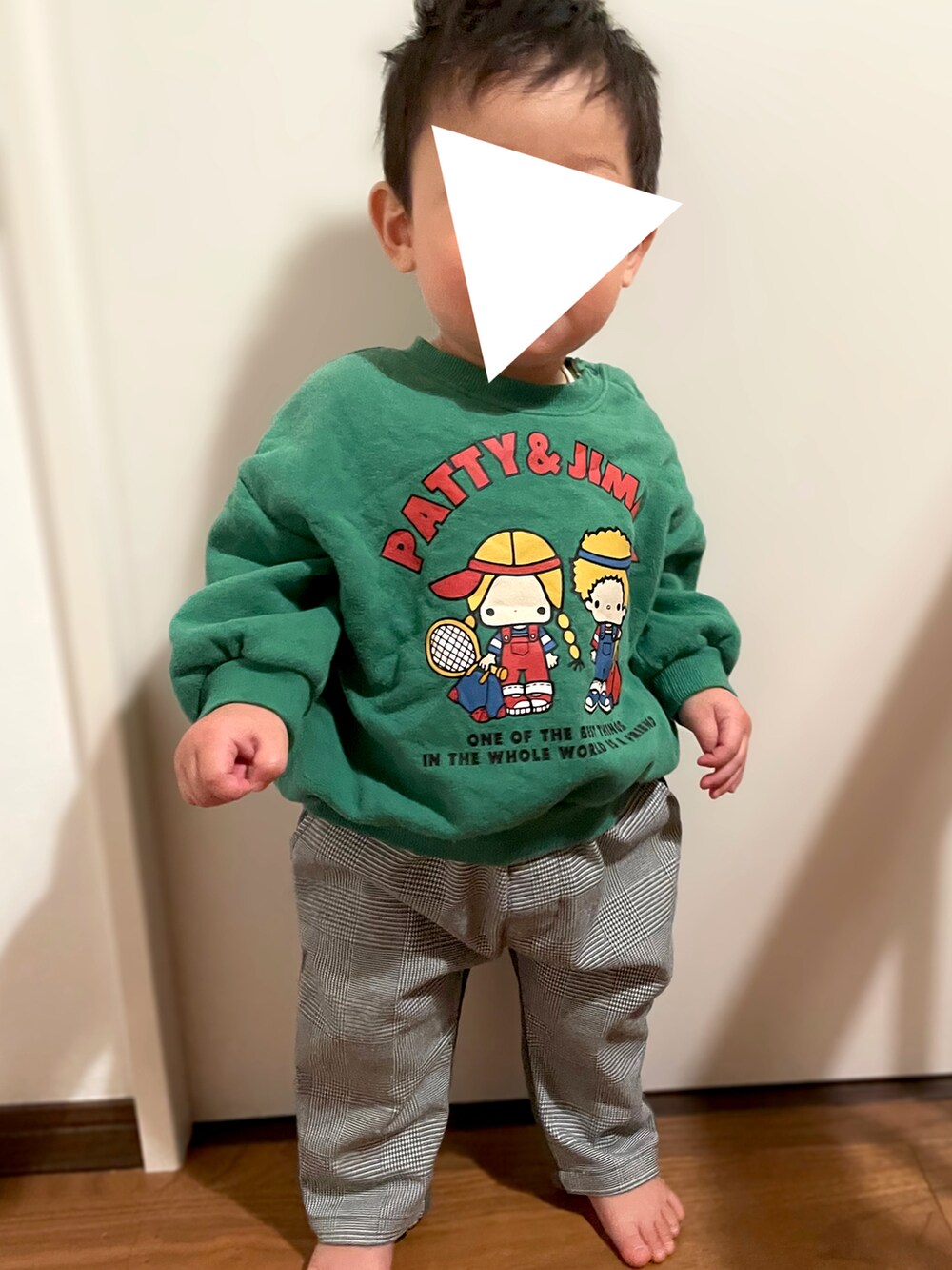 「男の子コーデ、プチプラ、1歳、1歳4ヶ月、１歳男の子、男の子ベビー、ベビーコーデ、保育園コーデ、保育園、バースデイ、クレードスコープ、futafuta、スウェット」｜「kladskapのアイテム（パンツ、グレー系）」を使った、𝚖𝚒𝚣𝚞☻︎　  さん（キッズ・70cm）の冬コーディネートの2枚目の写真