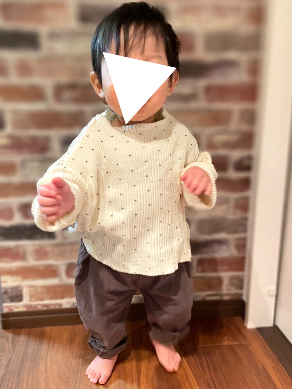 「キッズファッション、ベビーファッション、ベビーコーデ、男の子コーデ、おとこのこーで、むすこーで、シンプルコーデ、赤ちゃんコーデ、1歳、1歳3ヶ月、メイクユアデイ、アプレレクール、１歳男の子、保育園コーデ、保育園」｜「apres les coursのWEB限定 スラブリブTシャツ（Tシャツ/カットソー、その他）」を使った、𝚖𝚒𝚣𝚞☻︎　  さん（キッズ・70cm）の冬コーディネートの2枚目の写真