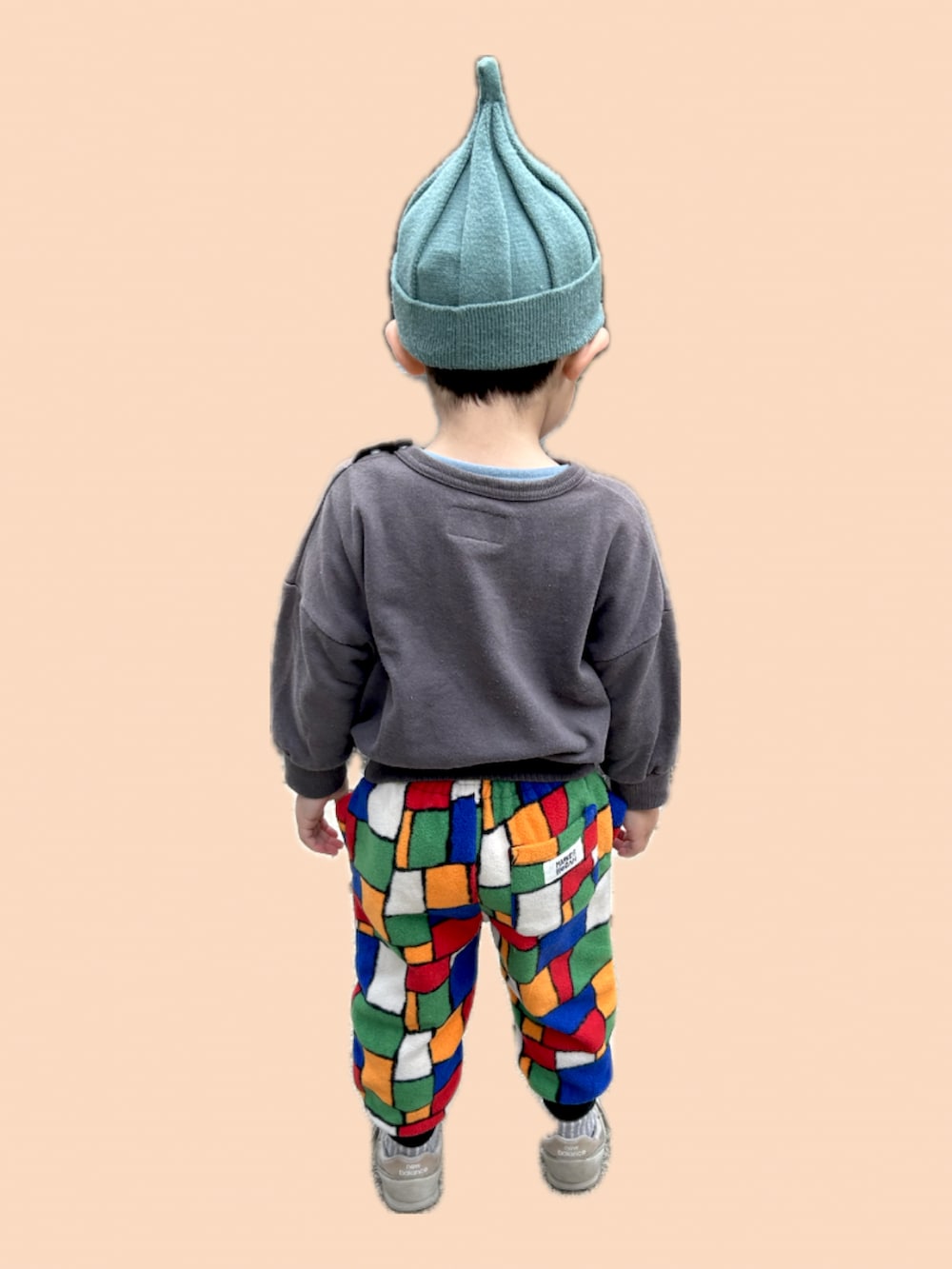 「3歳男の子、3歳6ヶ月、息子コーデ、3歳、キッズ、マーキーズ、保育園コーデ、保育園、HOGAN RANCH WEAR、トンガリ帽子、ニット帽、着納め、サイズアウト、スウェット、むすこーで」｜「MARKEY'Sのアイテム（スウェット、グレー系）」を使った、𝚖𝚒𝚣𝚞☻︎　  さん（キッズ・90cm）の春コーディネートの2枚目の写真