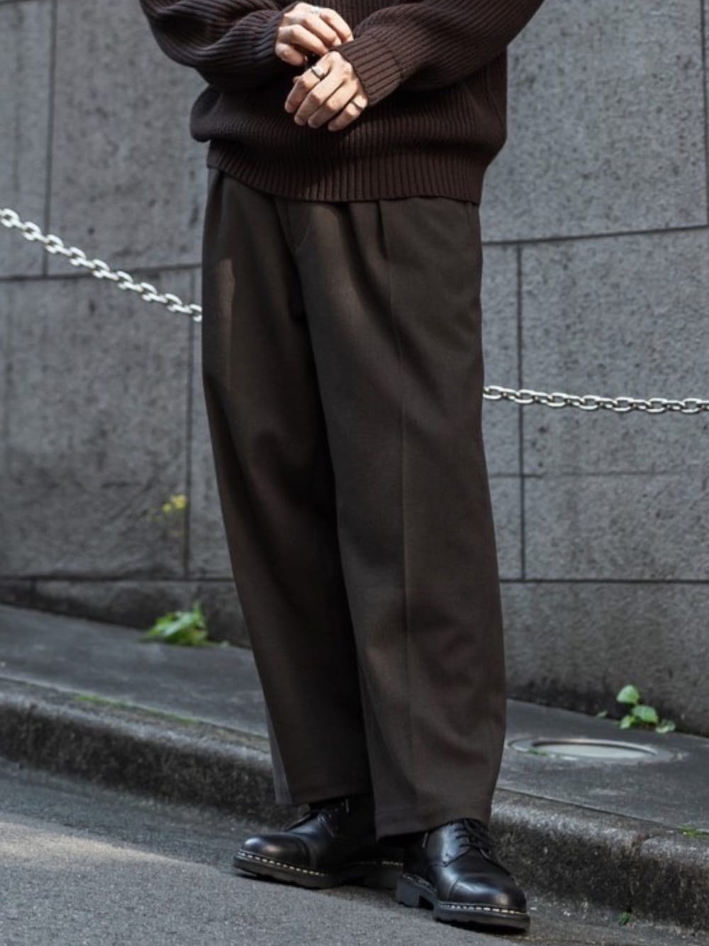「秋のコーデ、お洒落さんとつながりたい、shiun、秋服、休日スタイル、大人カジュアル、シンプル、ワイドパンツ、ビックシルエット、カジュアル、低身長、164cm、低身長コーデ、今日のコーデ、オトナカジュアル」｜「Parabootのアイテム（ドレスシューズ、ブラック系）」を使った、わむう_wamuさん（メンズ・164cm）の秋コーディネートの3枚目の写真