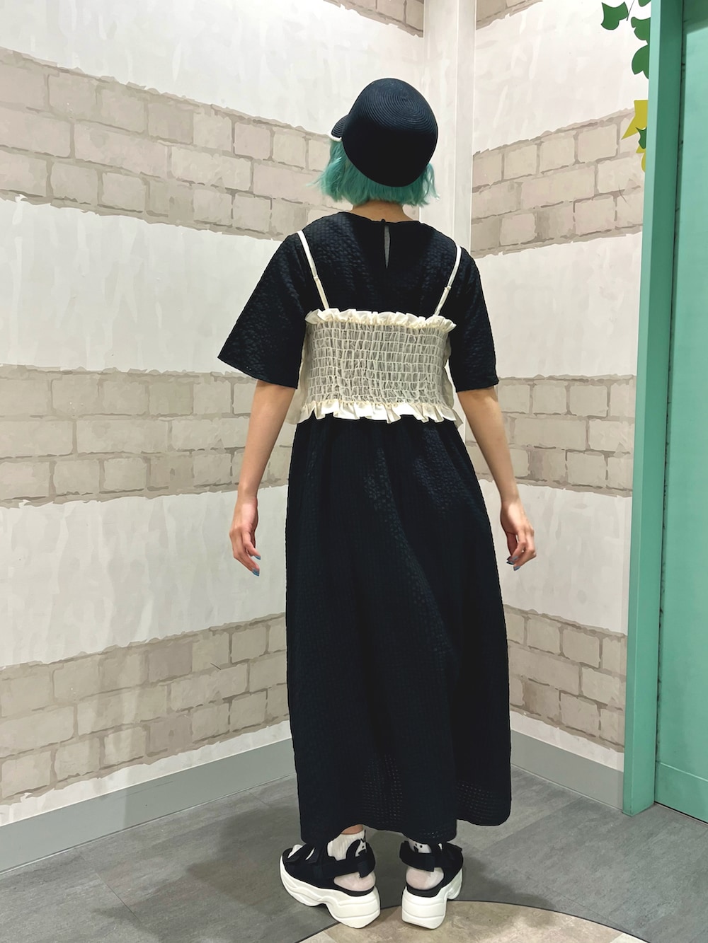 「ehka sopoのスポーツサンダル（サンダル、ブラック系）」を使った、kaniさん（レディース・155cm）の夏コーディネートの3枚目の写真