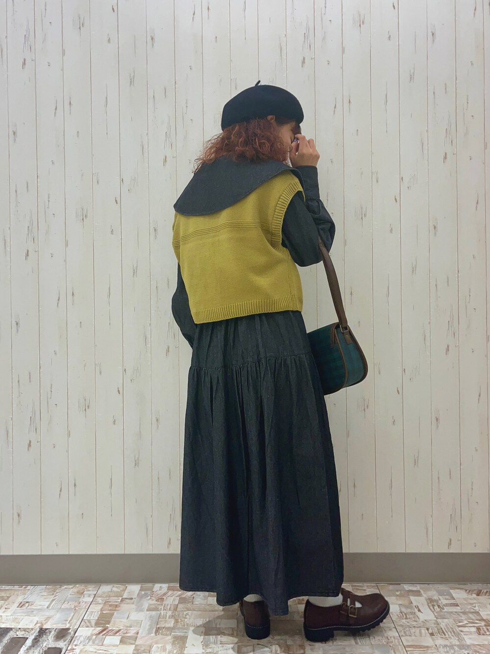 「秋服準備はじめました、秋服、秋コーデ、ニットベスト、レイヤードスタイル、ベレー帽、ショルダーバッグ、デニム、デニムスカート、セットアップ、低身長、ブラックデニム、エヘカソポ、ehka sopo、ブラウス」｜「ehka sopoのデニムティアードスカート（スカート、ブラック系）」を使った、kaniさん（レディース・155cm）の夏コーディネートの2枚目の写真