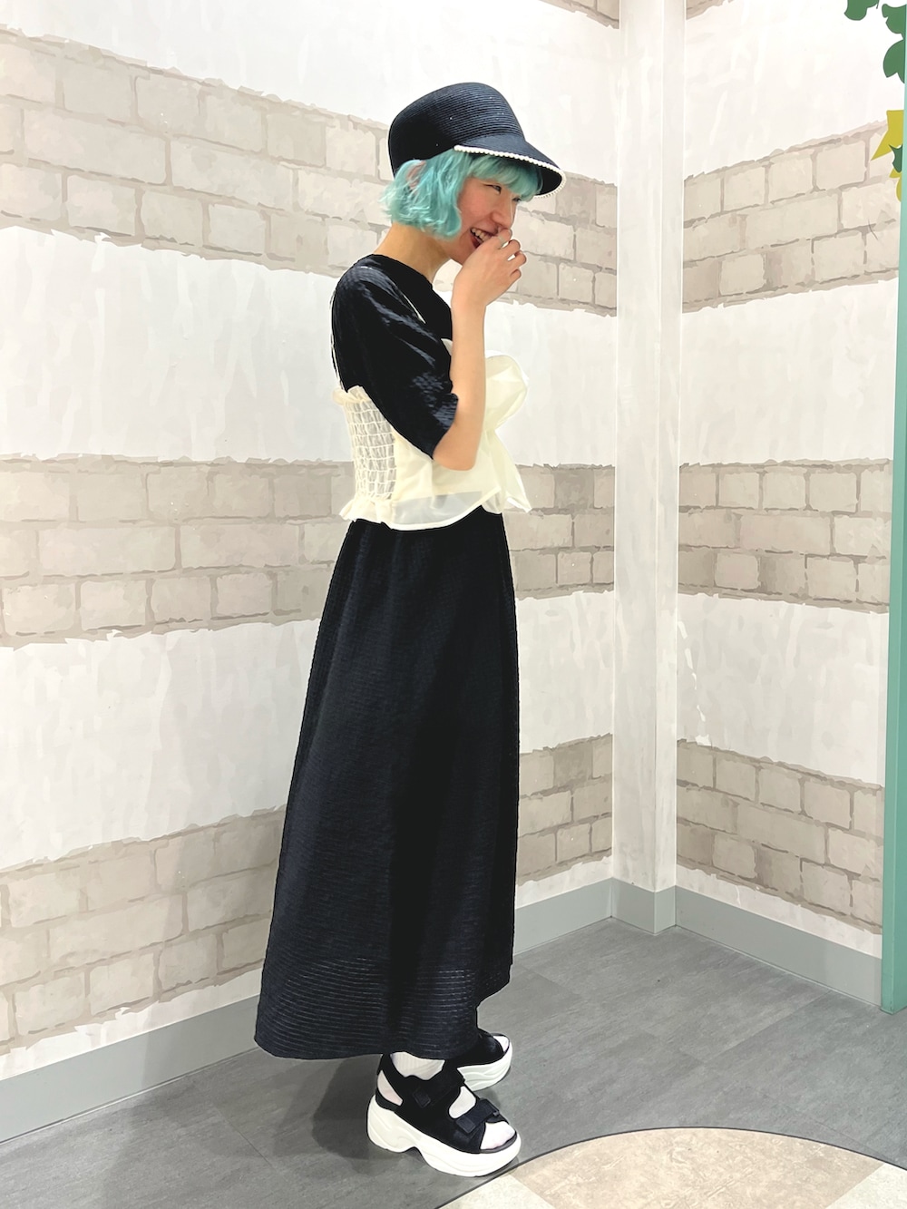 「ehka sopoのスポーツサンダル（サンダル、ブラック系）」を使った、kaniさん（レディース・155cm）の夏コーディネートの2枚目の写真