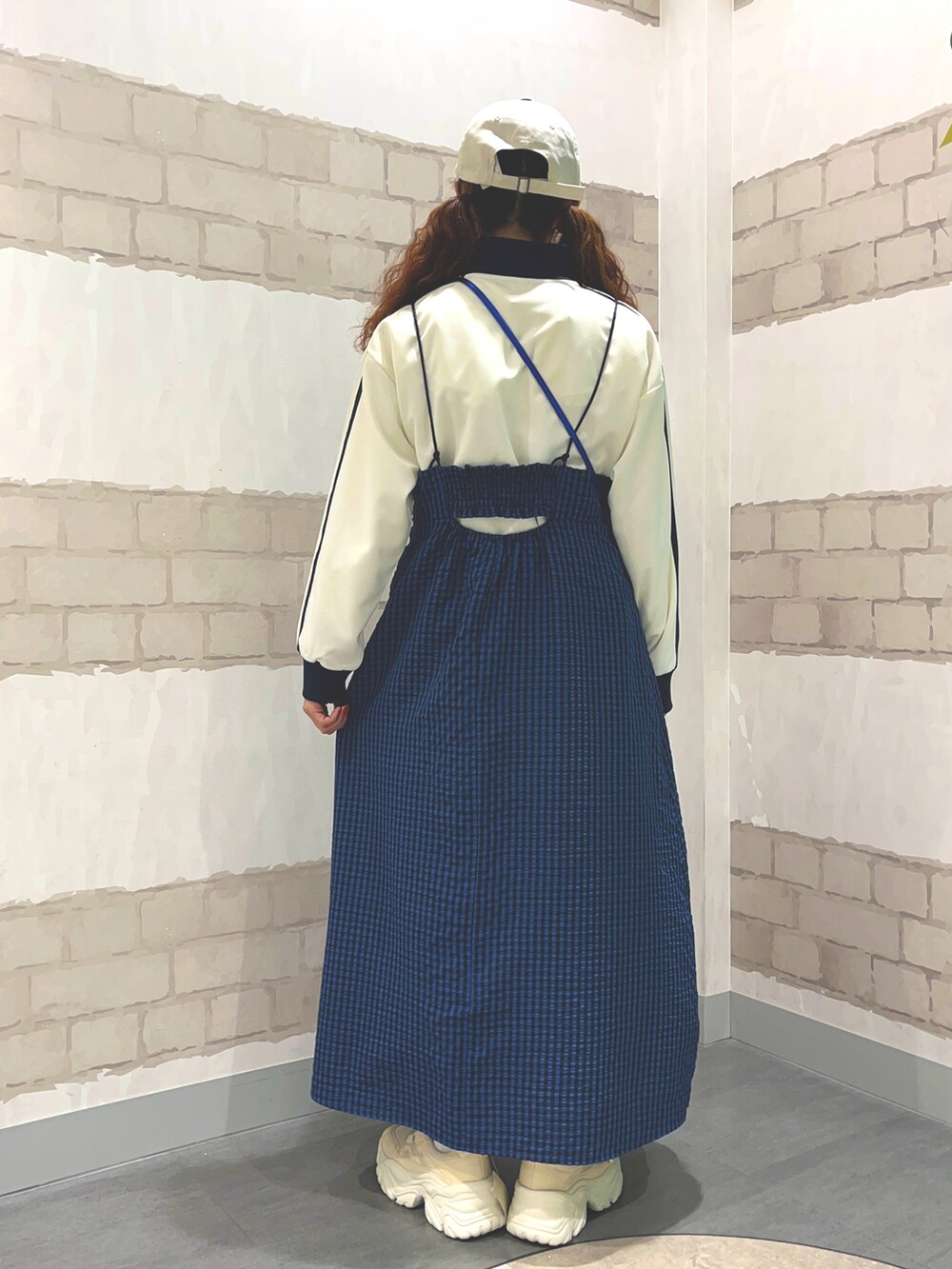 「ehka sopoのギンガムチェックキャミワンピース（ワンピース、ブルー系）」を使った、kaniさん（レディース・155cm）の春コーディネートの3枚目の写真