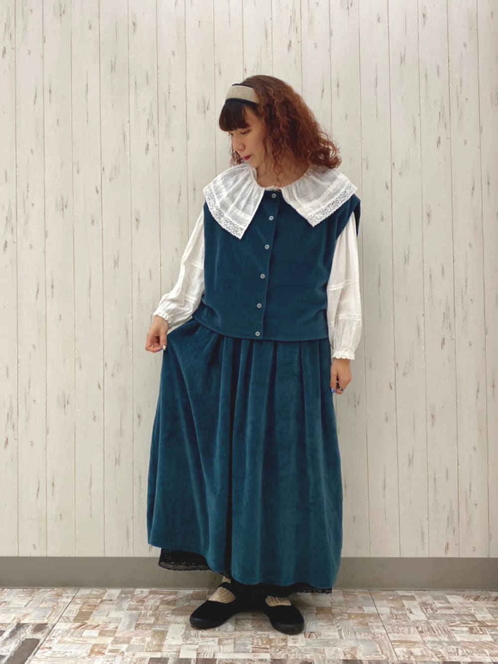 「秋服準備はじめました、着回しコーデ、秋服コーデ、ベロア、ジャンパースカート、ベスト、巾着バッグ、ブラウス、ビッグカラー、低身長、ワンピース、サマンサ モスモス(Samansa Mos2)、SM2、Samansa Mos2」｜「Samansa Mos2のワンストラップスニーカー（スニーカー、ブラック系）」を使った、kaniさん（レディース・155cm）の夏コーディネートの2枚目の写真
