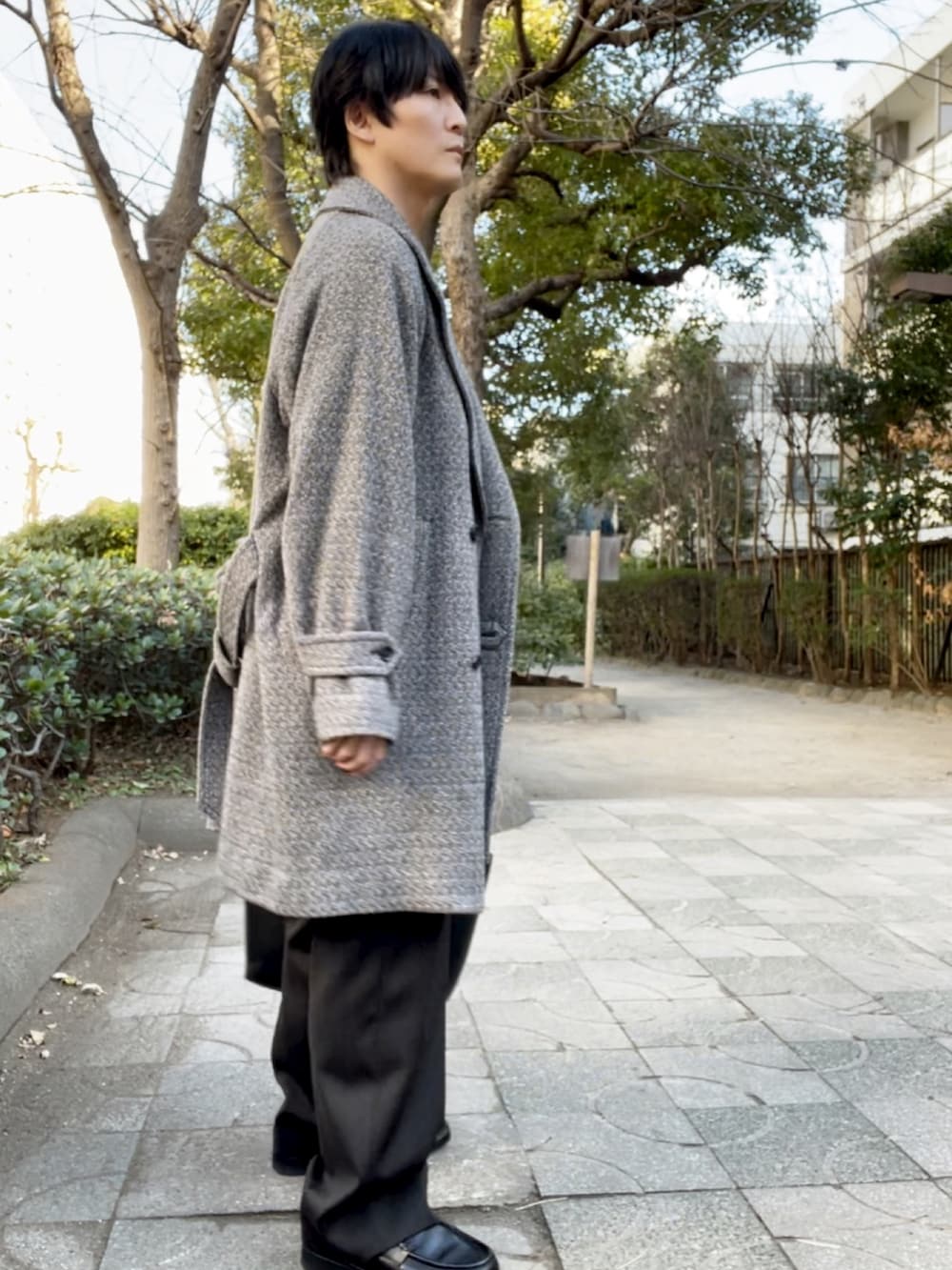 「ビッグシルエット、COMOLI、コモリ、ULTERIOR、TOMWOOD、jaran suriwaja、Saint Laurent、モノトーン、フォローミー、フォロバ、サンローランパリ」｜「ulteriorのアイテム（チェスターコート、グレー系）」を使った、YOSHIMAさん（メンズ・169cm）の冬コーディネートの2枚目の写真
