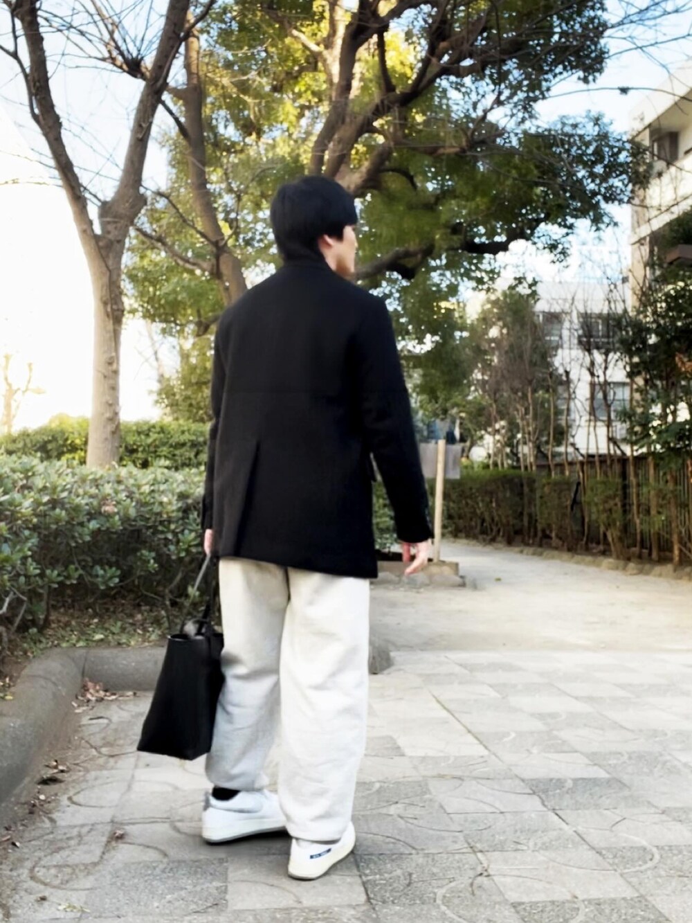 「モノトーンコーデ、BALENCIAGA、バレンシアガ、サンローランパリ、YSL、TOMWOOD、COMOLI、コモリ、おしゃれさんと繋がりたい、フォローミー、フォロー返します、フォロバ、ユナイテッドトウキョウ、UNITED TOKYO」|「UNITED TOKYOのモヘアシャギー ダブルジャケット(テーラードジャケット、ブラック系)」を使った、YOSHIMAさん(メンズ・169cm)の冬コーディネートの3枚目の写真