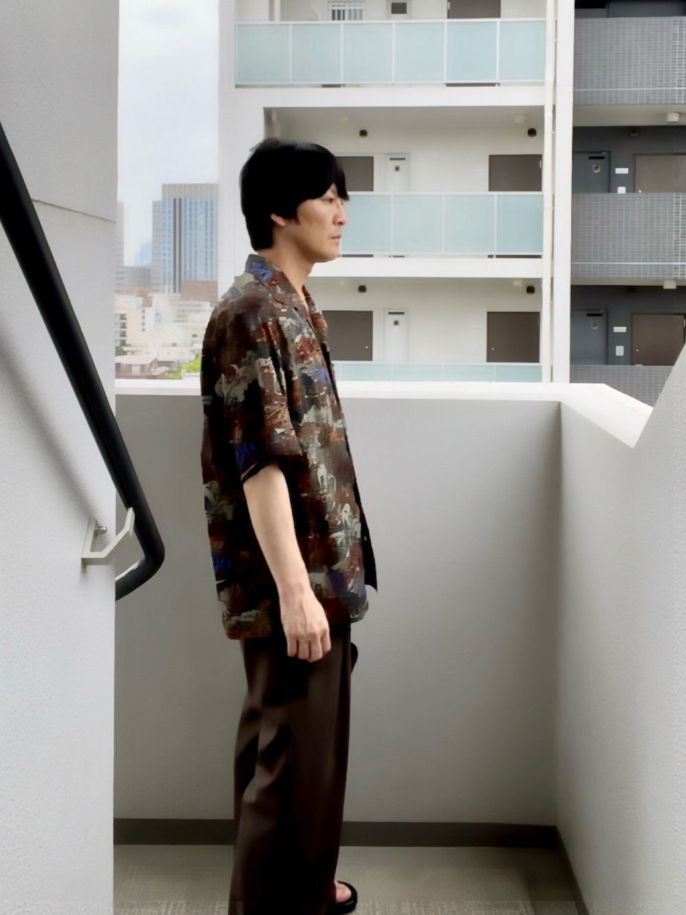 「niceness、ULTERIOR、夏、夏服、ガラシャツ、アロハシャツ、オトナカジュアル、夏コーデ、フォロー返します、フォロバ」｜「NICENESSのアイテム（シャツ/ブラウス、その他）」を使った、YOSHIMAさん（メンズ・169cm）の夏コーディネートの2枚目の写真
