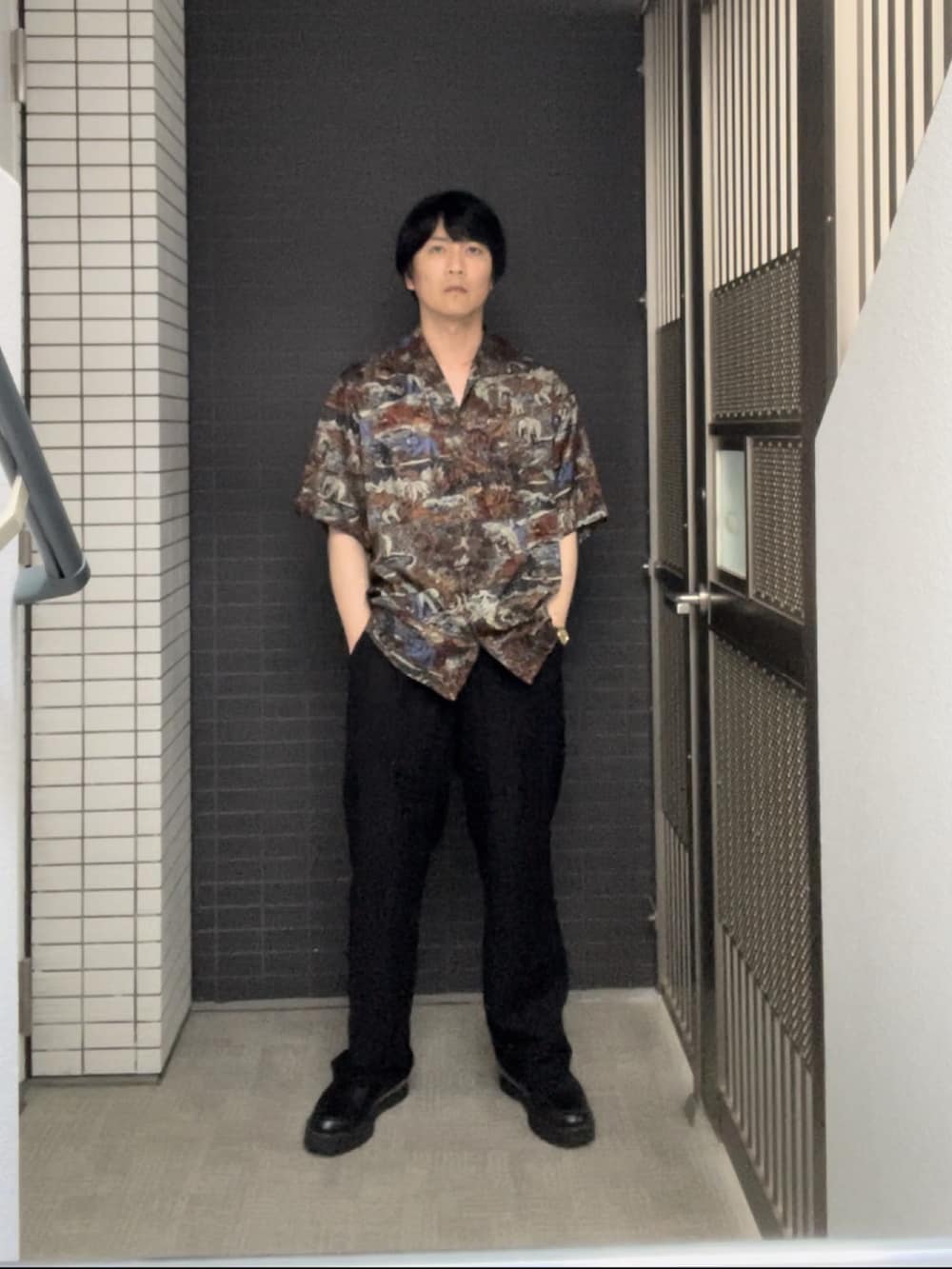 「niceness、ULTERIOR、OMEGA、TOMWOOD、おしゃれさんと繋がりたい、フォローミー、フォロー返します、フォロバ、アロハシャツ、柄シャツ、休日スタイル、夏、大人コーデ」｜「NICENESSのアイテム（シャツ/ブラウス、その他）」を使った、YOSHIMAさん（メンズ・169cm）の夏コーディネートの3枚目の写真