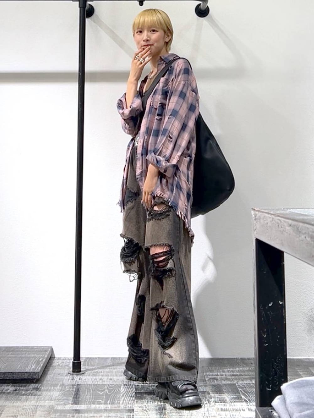 「着痩せ・細見え、モード、ベーシック/シンプル」｜「HAREのステンレススクエアチェーンネックレス(HARE)（ネックレス、シルバー系）」を使った、Moneさん（レディース・162cm）の夏コーディネートの2枚目の写真
