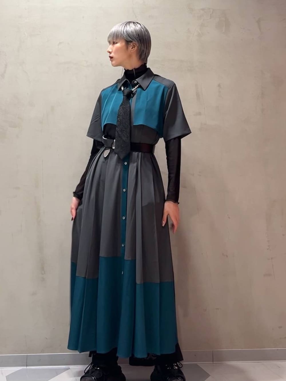「着痩せ・細見え、モード、ベーシック/シンプル」｜「HAREのネクタイネックレス(HARE)（ネクタイ、ブラック系）」を使った、Moneさん（レディース・162cm）の夏コーディネートの4枚目の写真