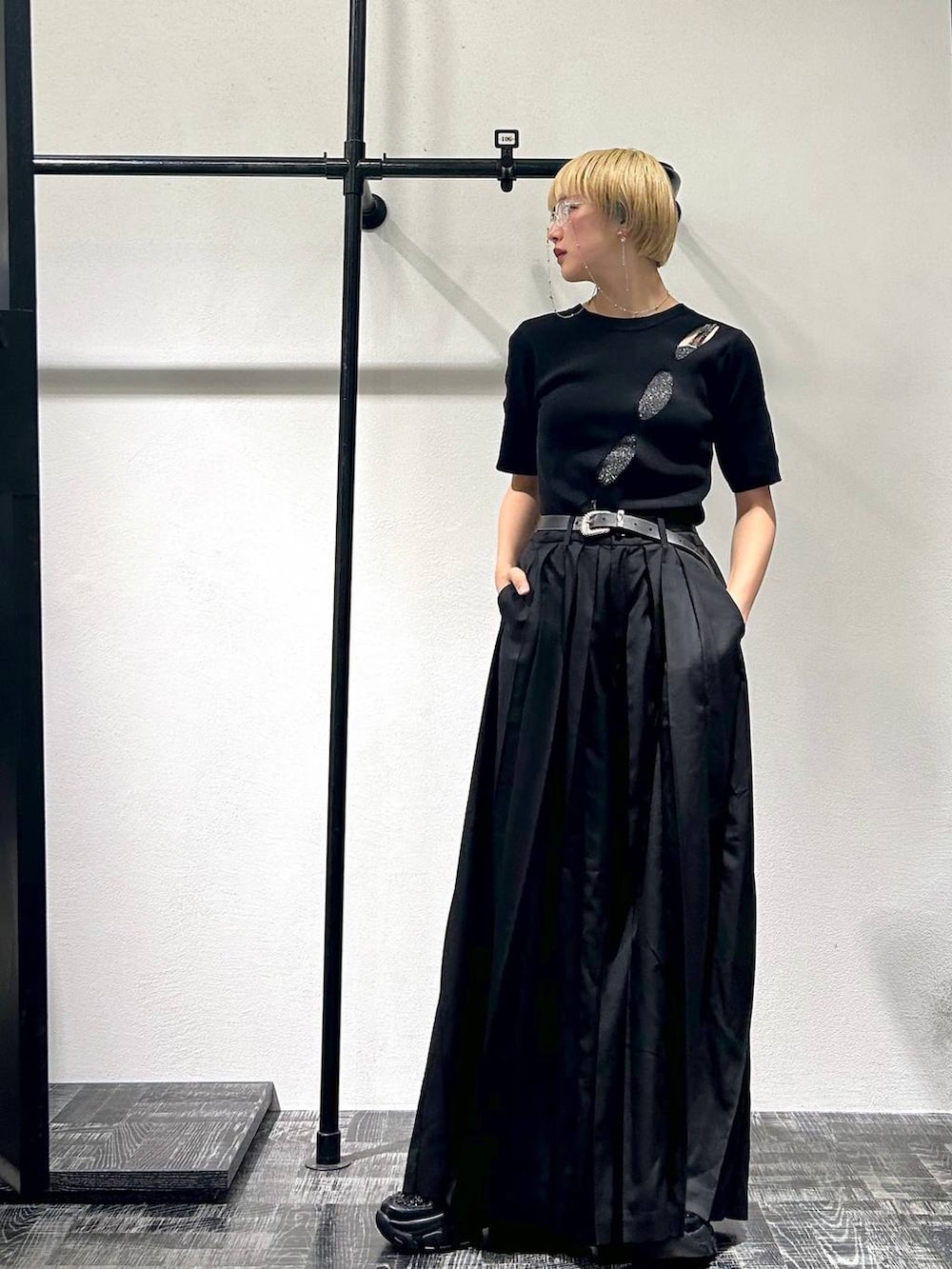 「着痩せ・細見え、モード、ベーシック/シンプル」｜「HAREのYOSEワイドパンツ(HARE)（その他パンツ、ブラック系）」を使った、Moneさん（レディース・162cm）の夏コーディネートの2枚目の写真