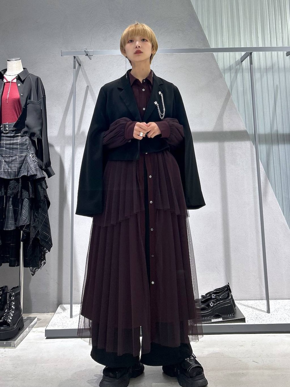 「着痩せ・細見え、モード、ベーシック/シンプル」｜「HAREのラメメッシュスニーカーサンダル(HARE)（サンダル、ブラック系）」を使った、Moneさん（レディース・162cm）の夏コーディネートの2枚目の写真